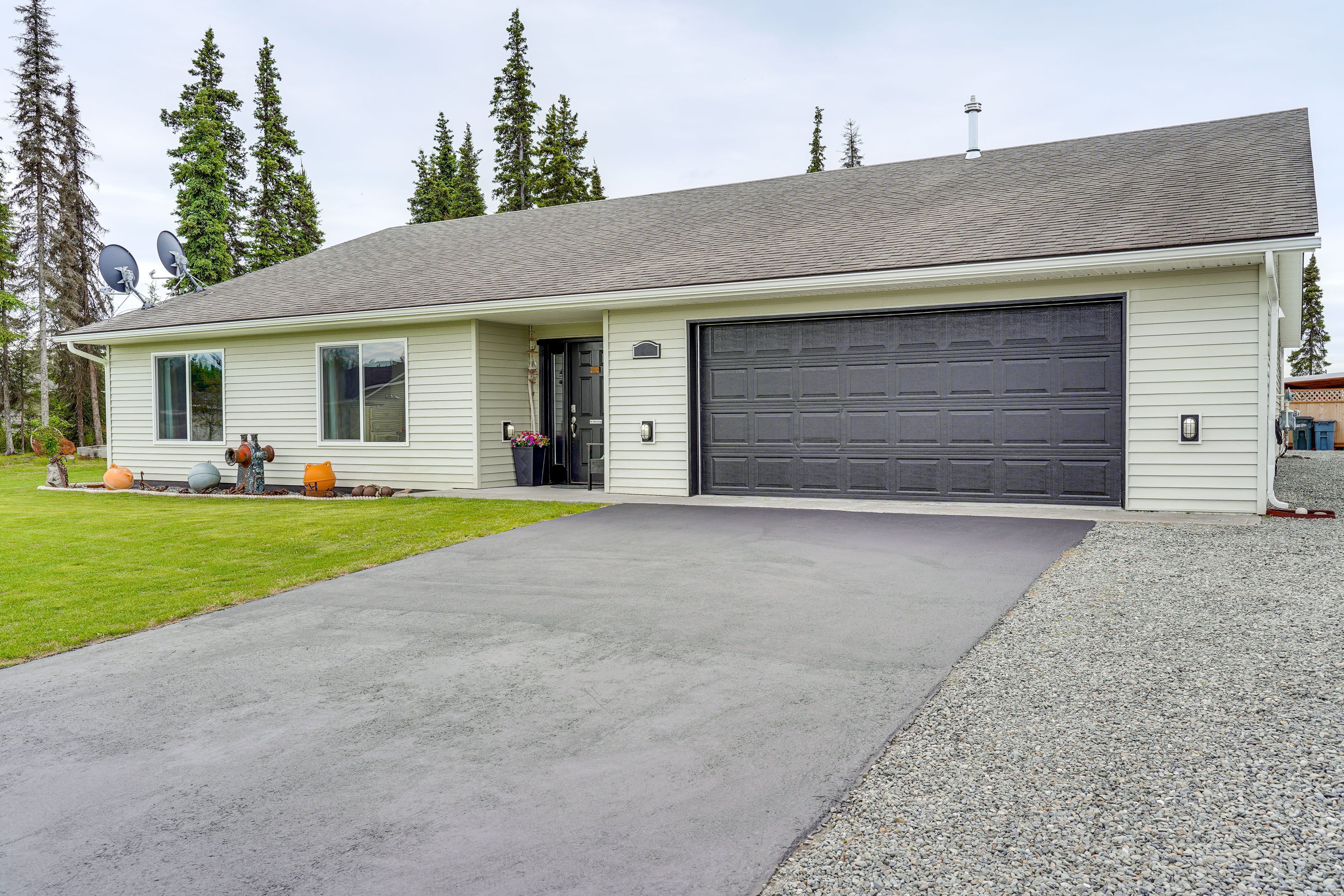 Home Exterior | Driveway Parking (5 Vehicles)