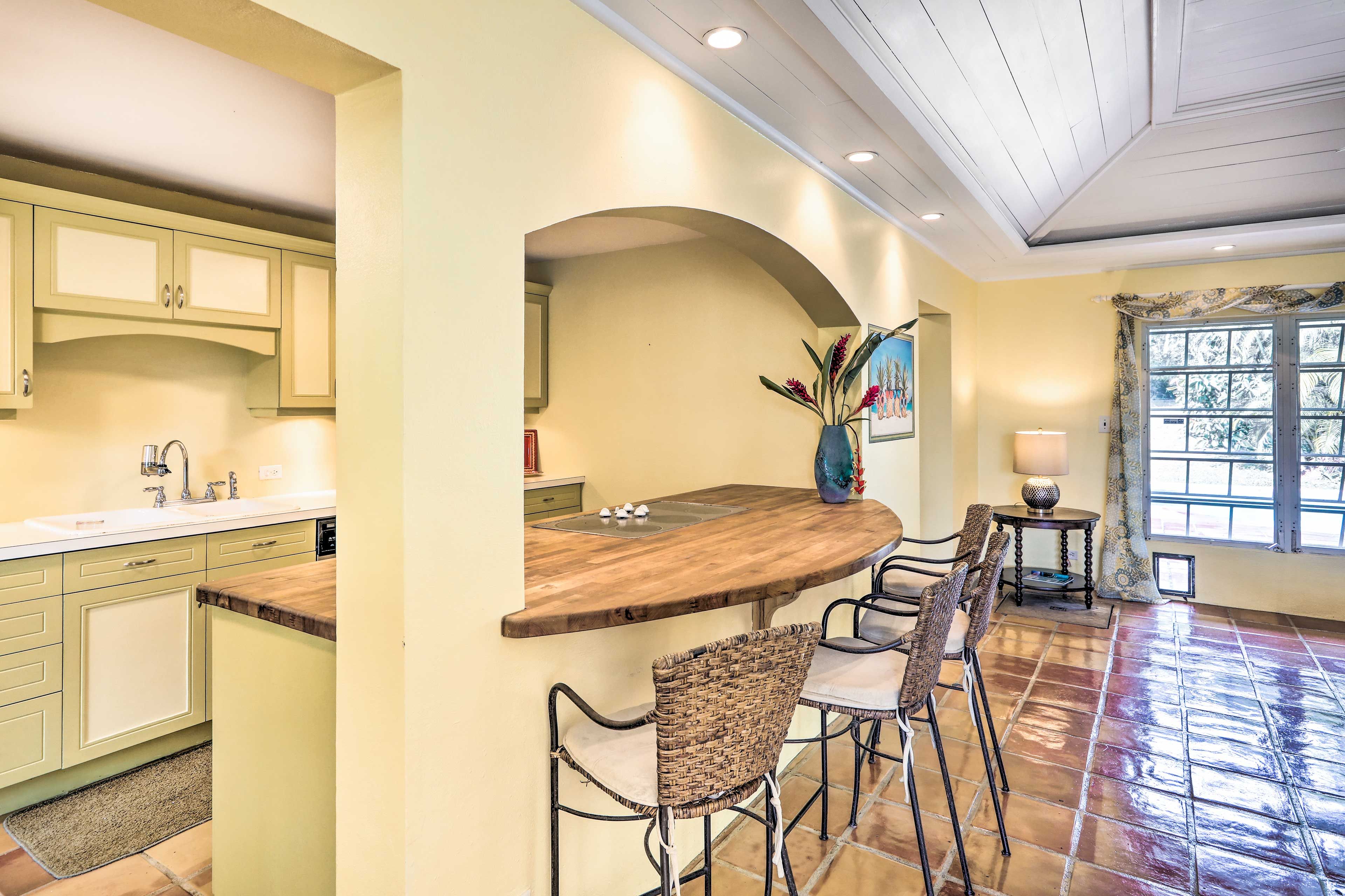 Additional seating is available at the 4-person table.