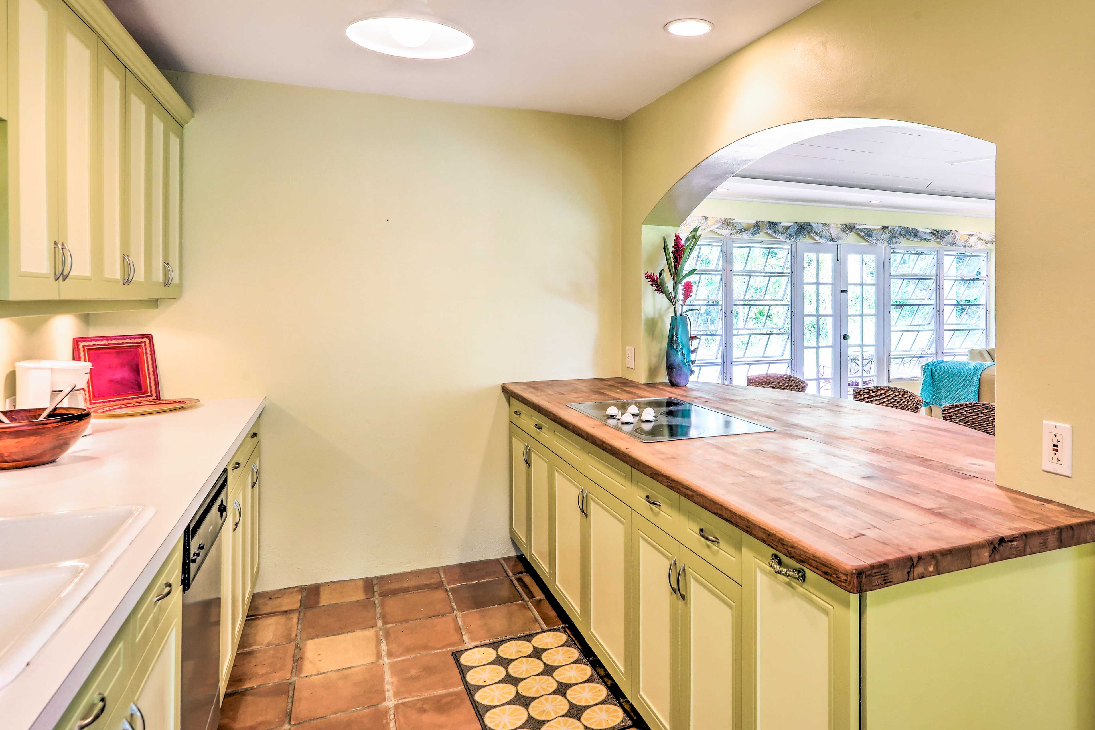 Cook your favorite meals in the fully kitchen.