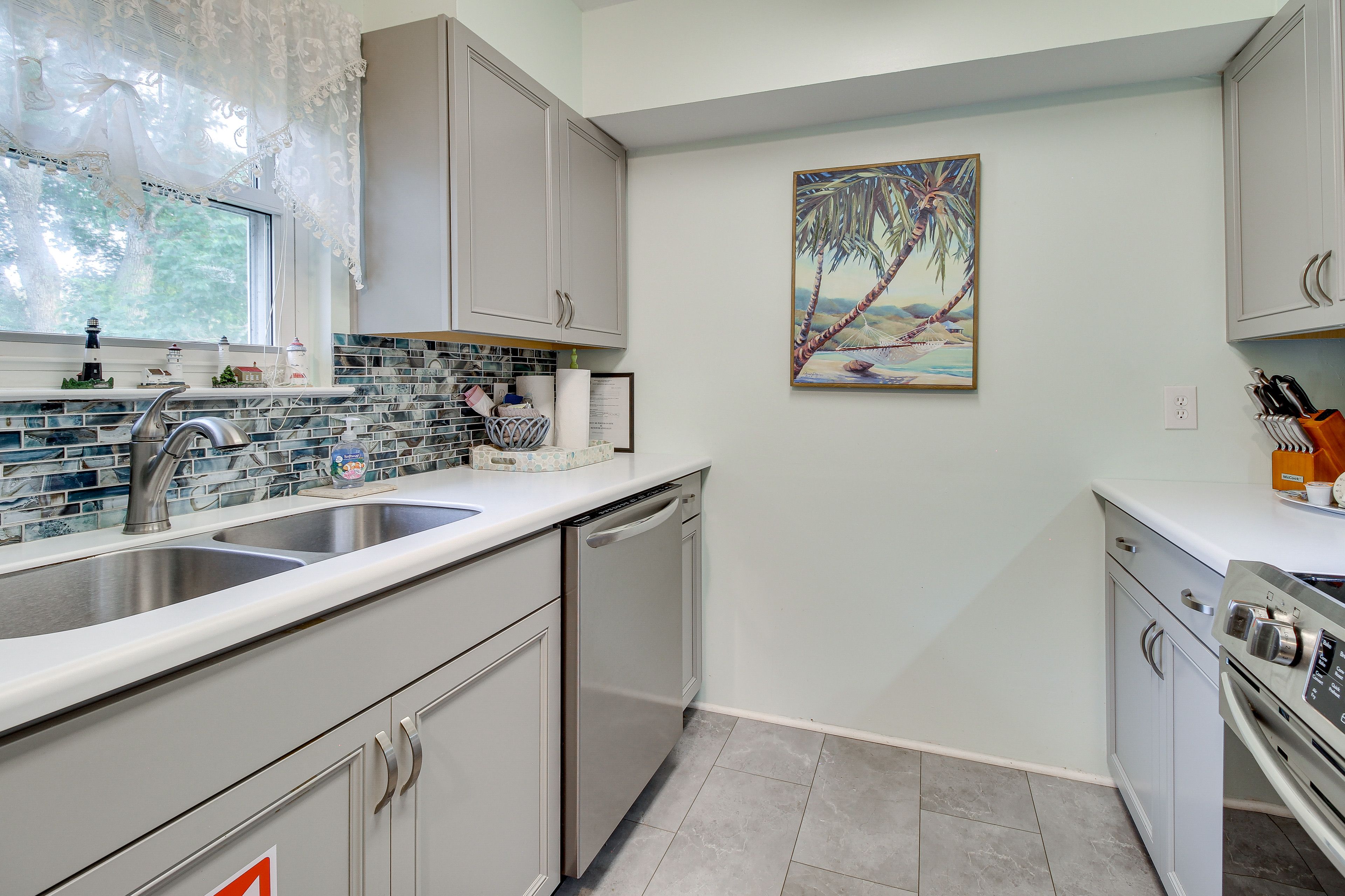 Kitchen | Main Level | Cooking Basics | Single-Serve/Drip Coffee Maker | Toaster