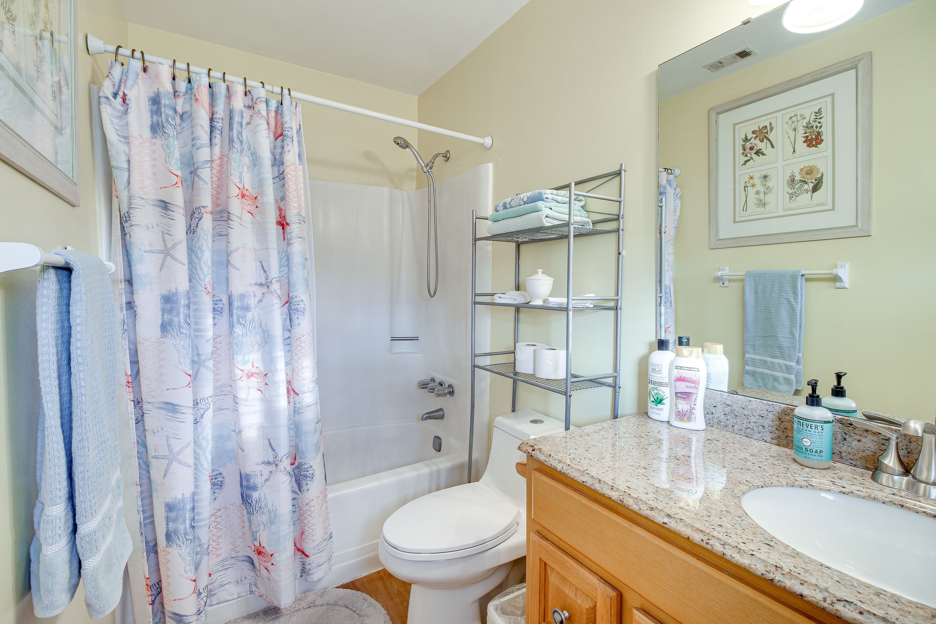 Full Bath | Main Level | Toiletries | Hair Dryer