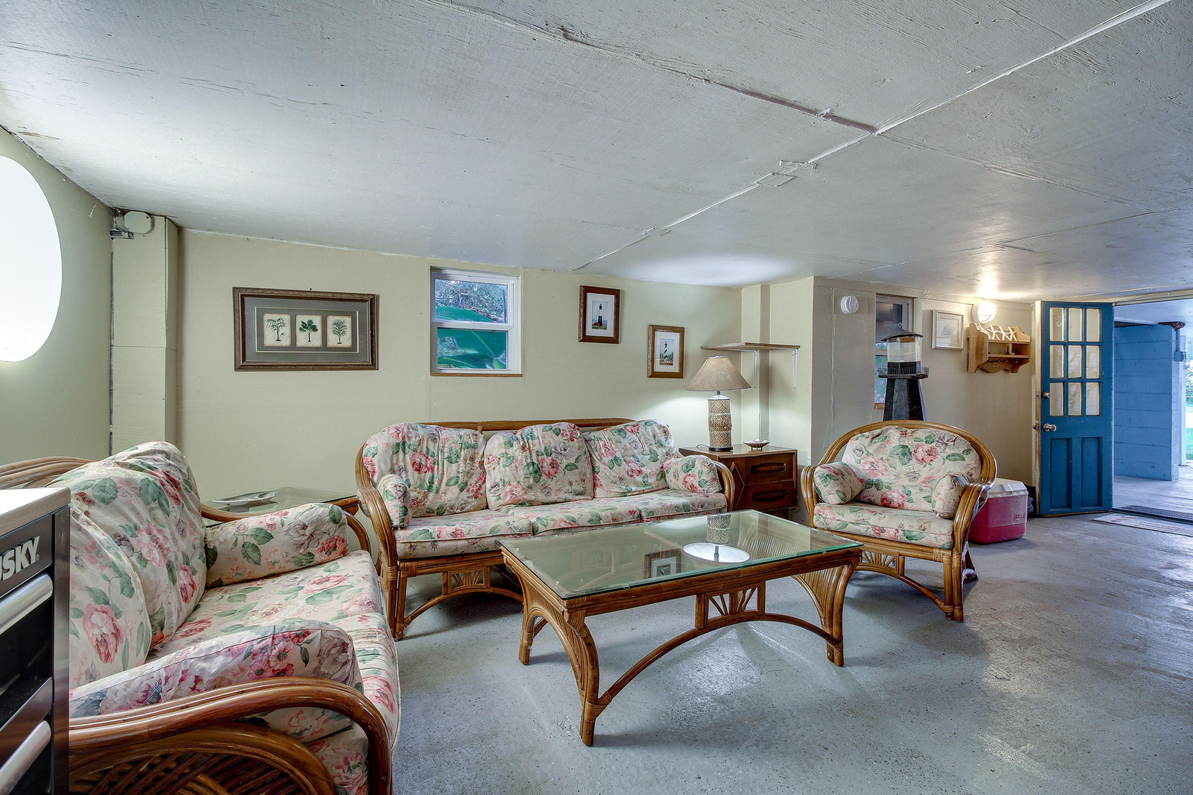 Game Room | Lower Level | Board Games & Books | Free WiFi | 6' Tall Ceiling