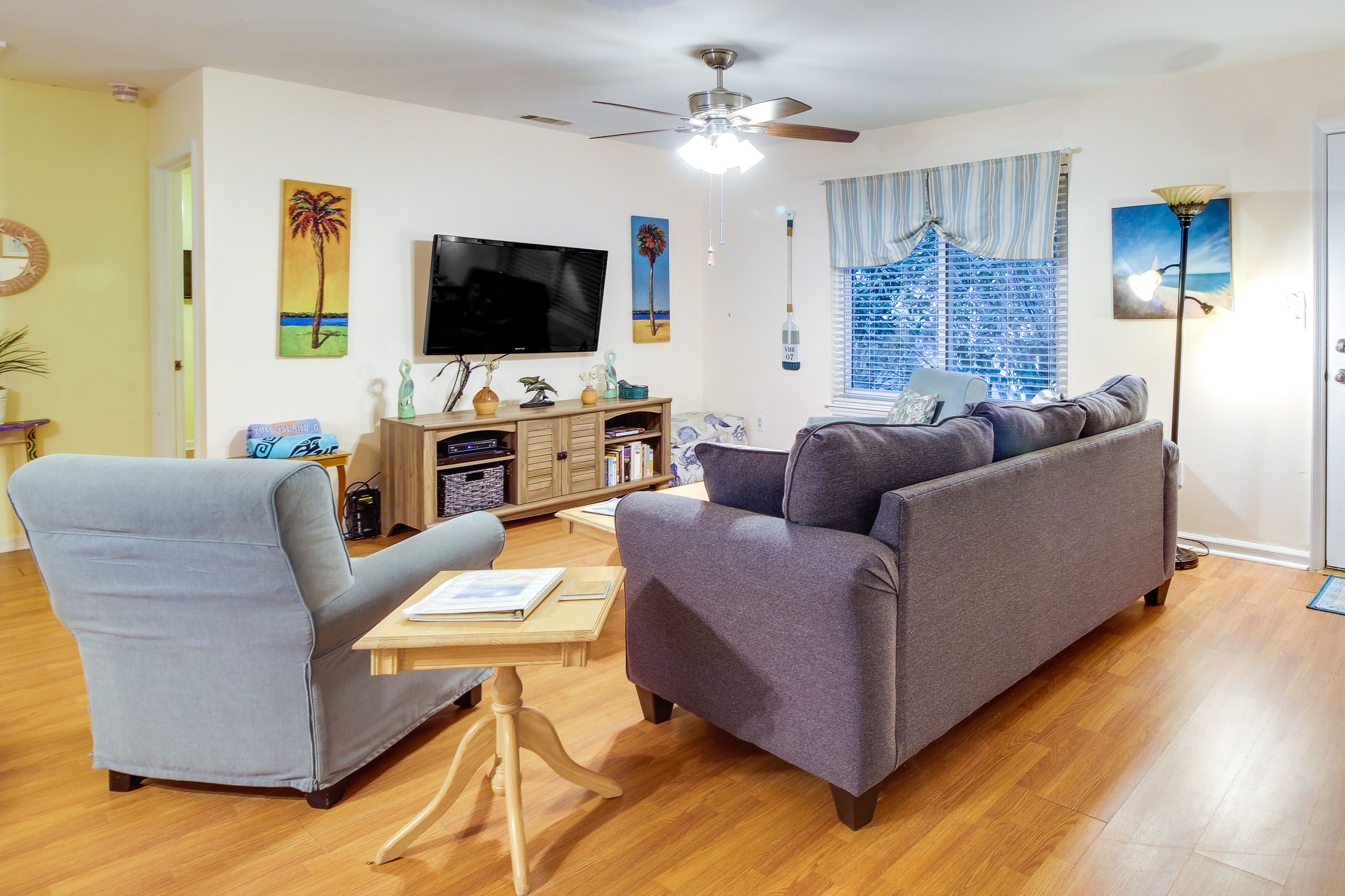 Living Room | 2-Story Home | Flat-Screen TV | DVD Player | Central A/C