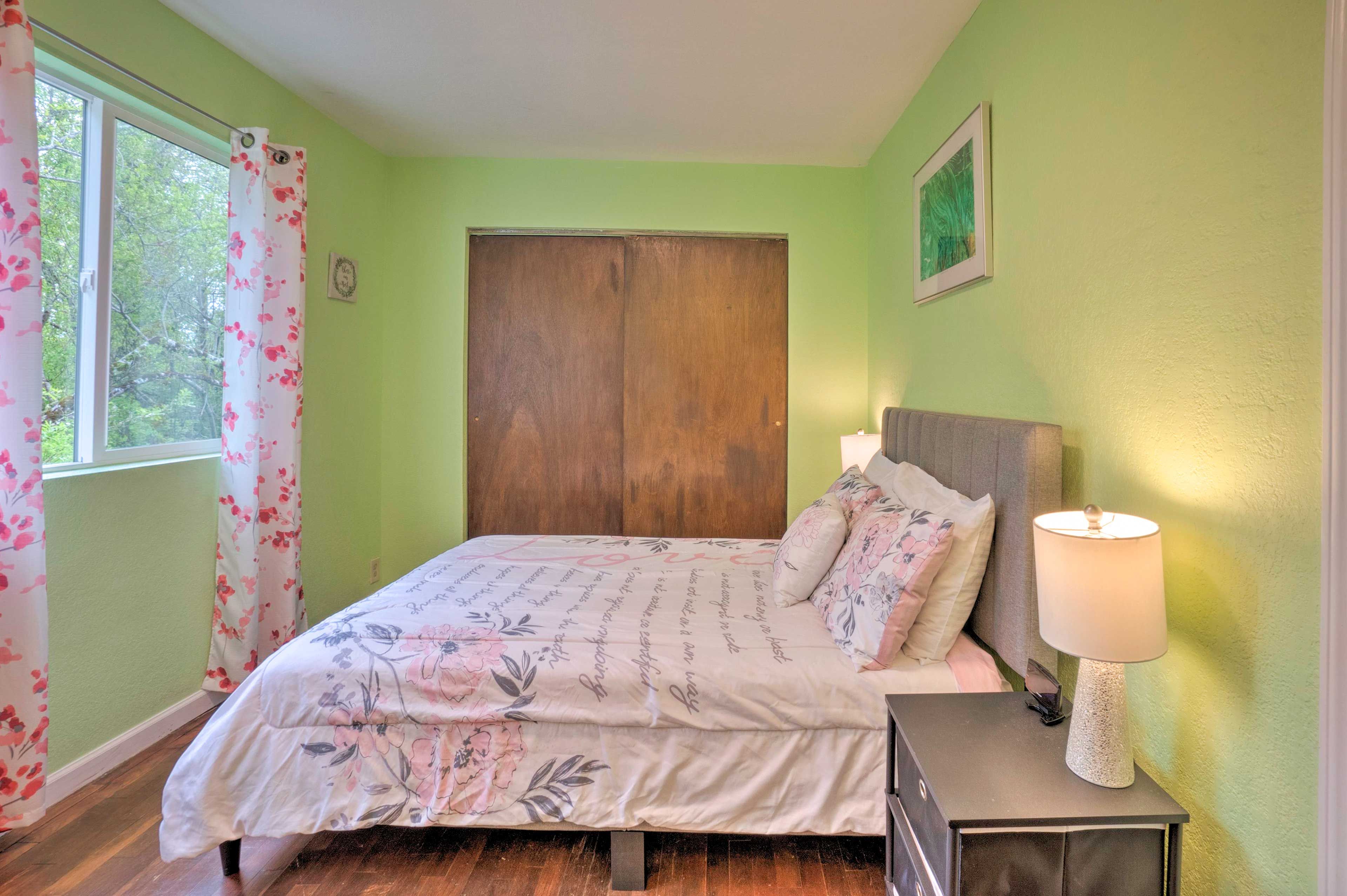 Bedroom 2 | Queen Bed | 1st Floor