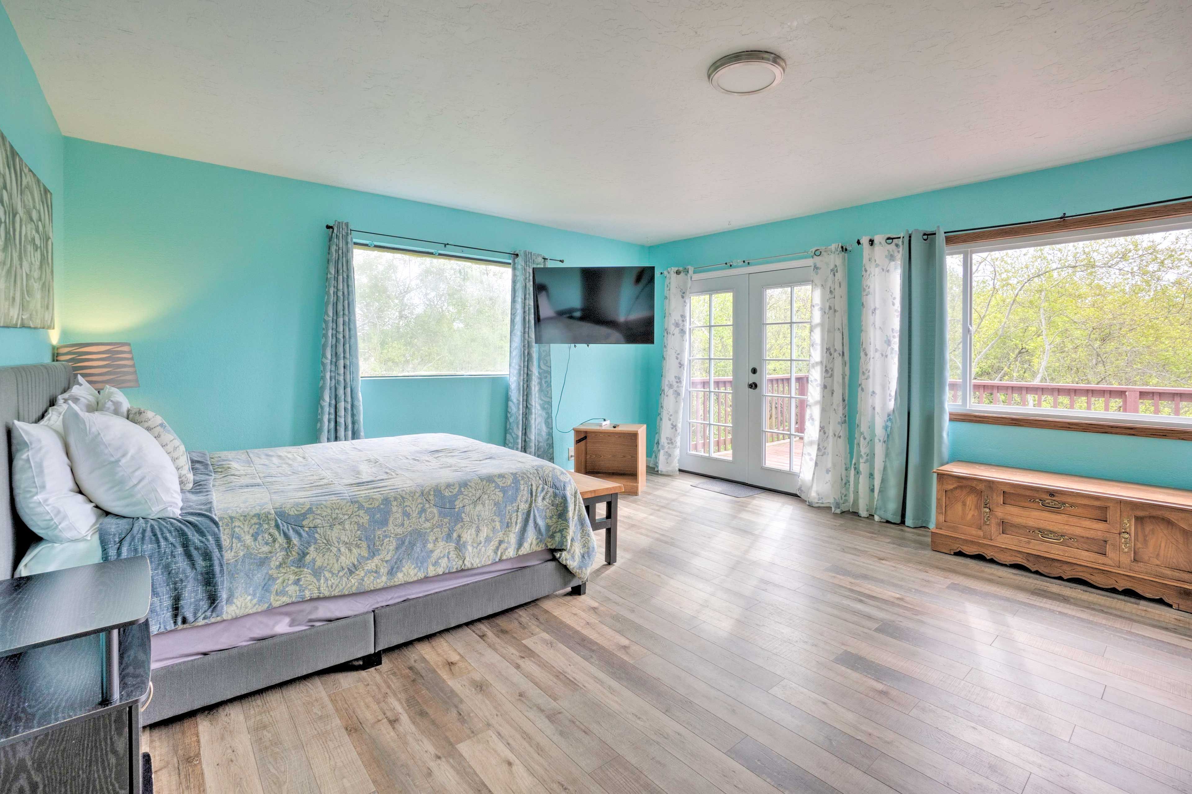 Bedroom 1 | Smart TV w/ Cable | Access to Deck