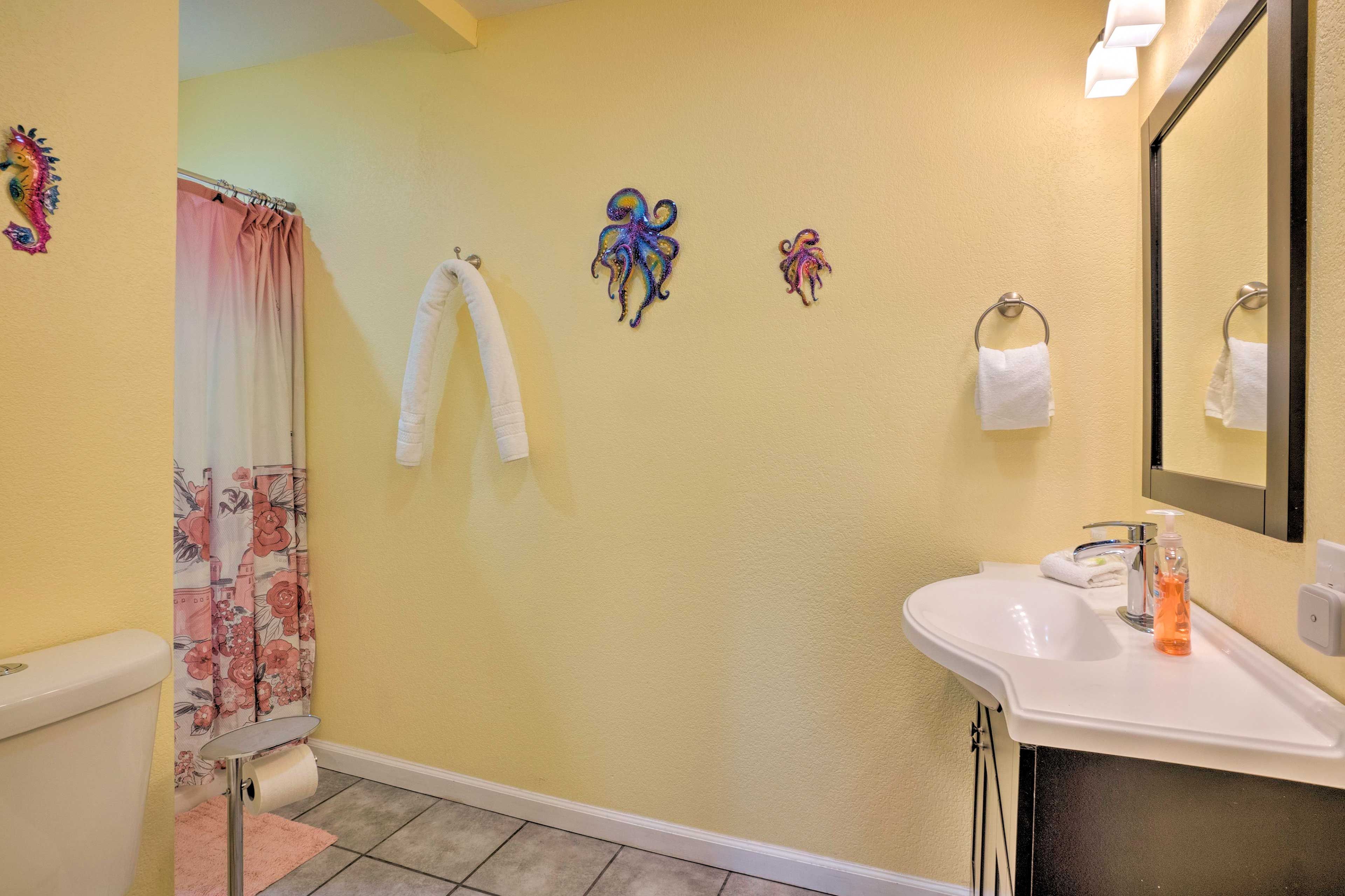 Full Bathroom | 1st Floor