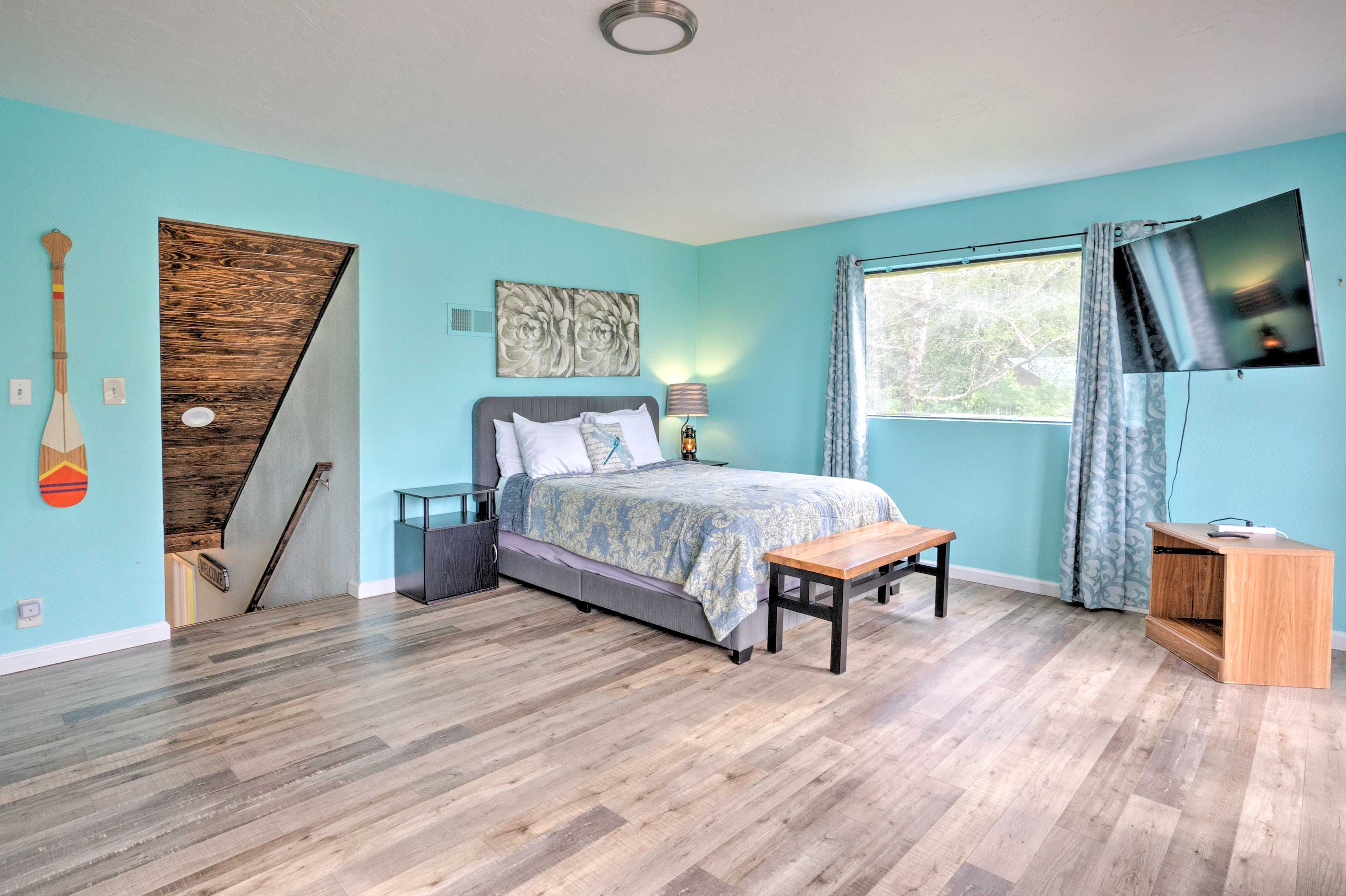 Bedroom 1 | Queen Bed | 2nd Floor | Additional Stairs to Access