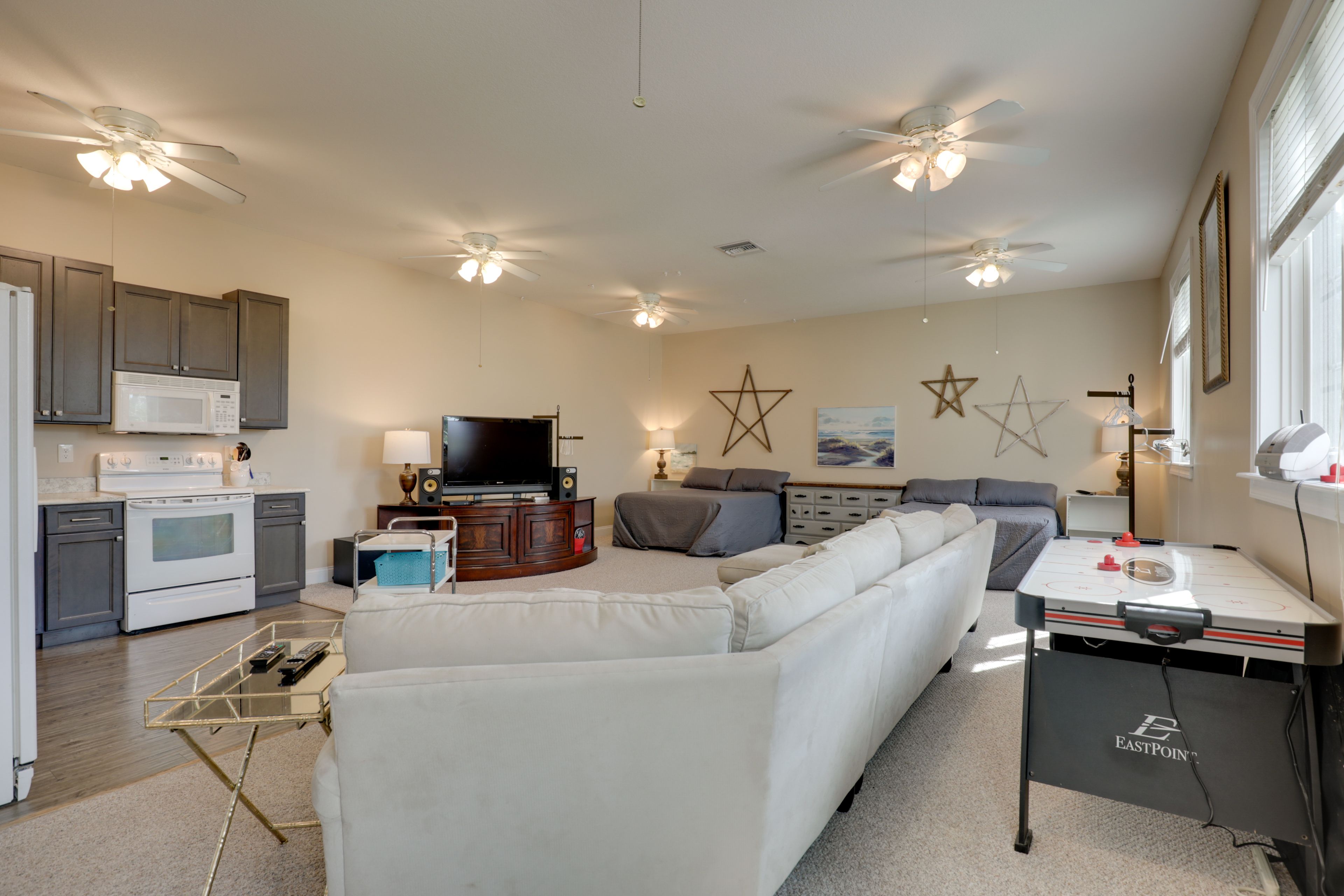 Studio | Free WiFi | Central A/C | Cable TV