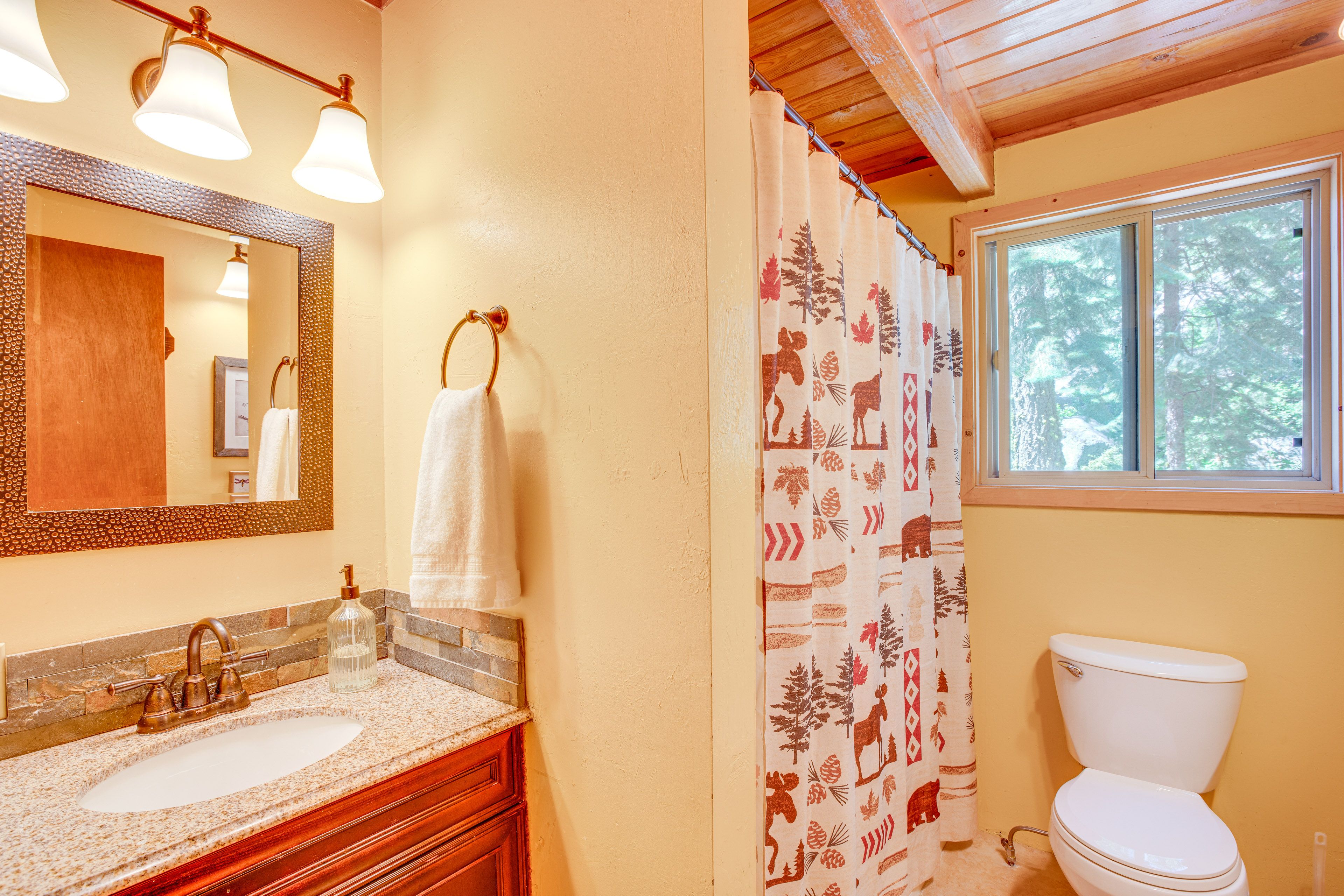 Full Bathroom (Loft)