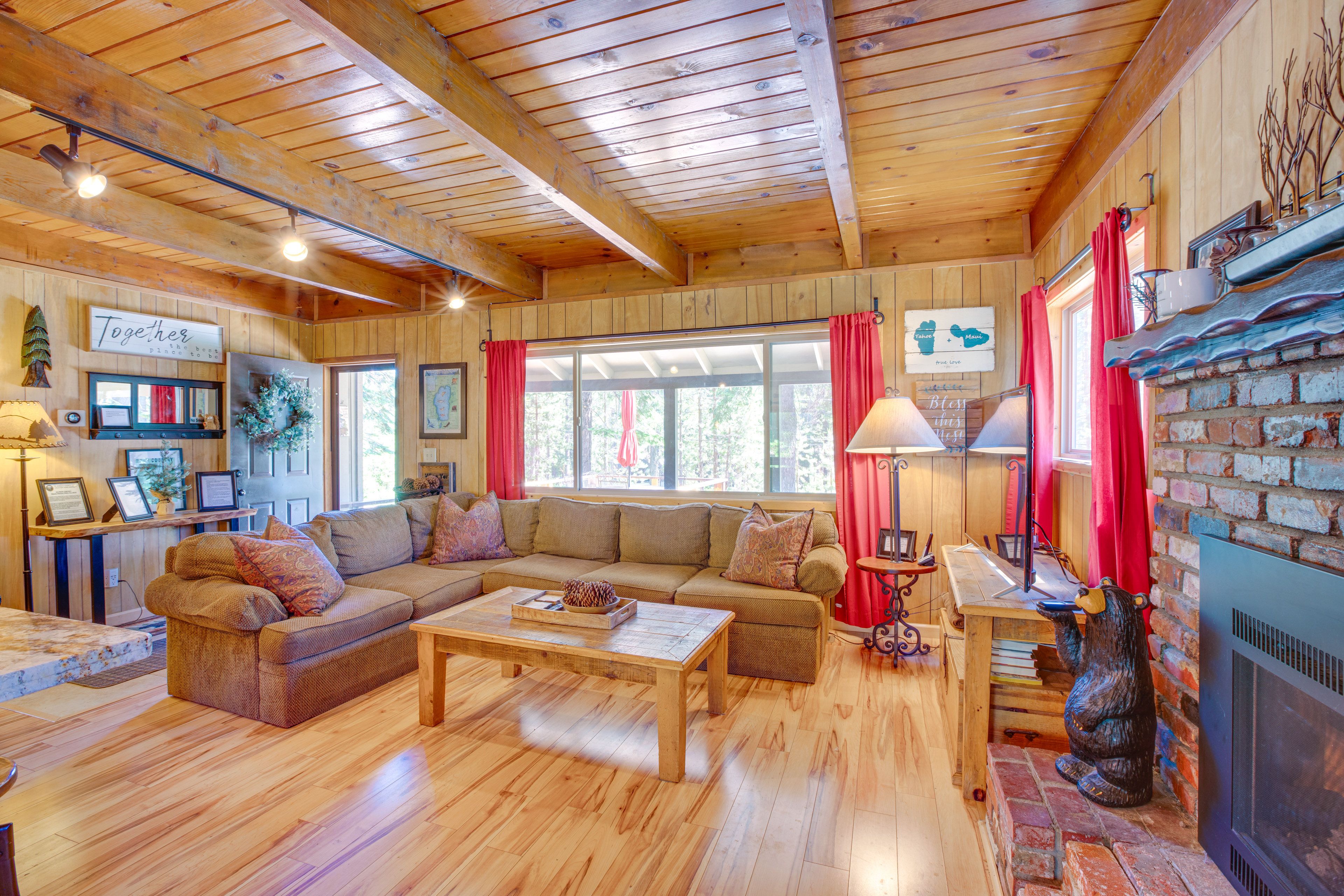 Living Room | Gas Fireplace | Smart TV