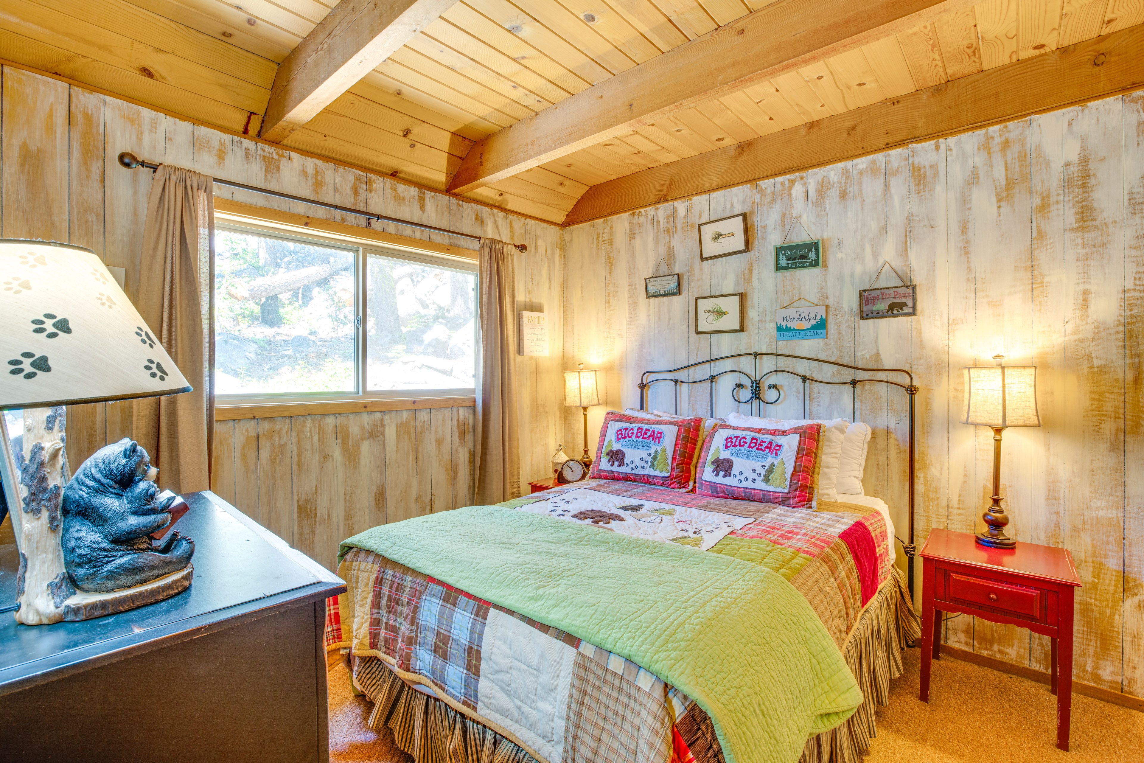 Bedroom 1 | Queen Bed