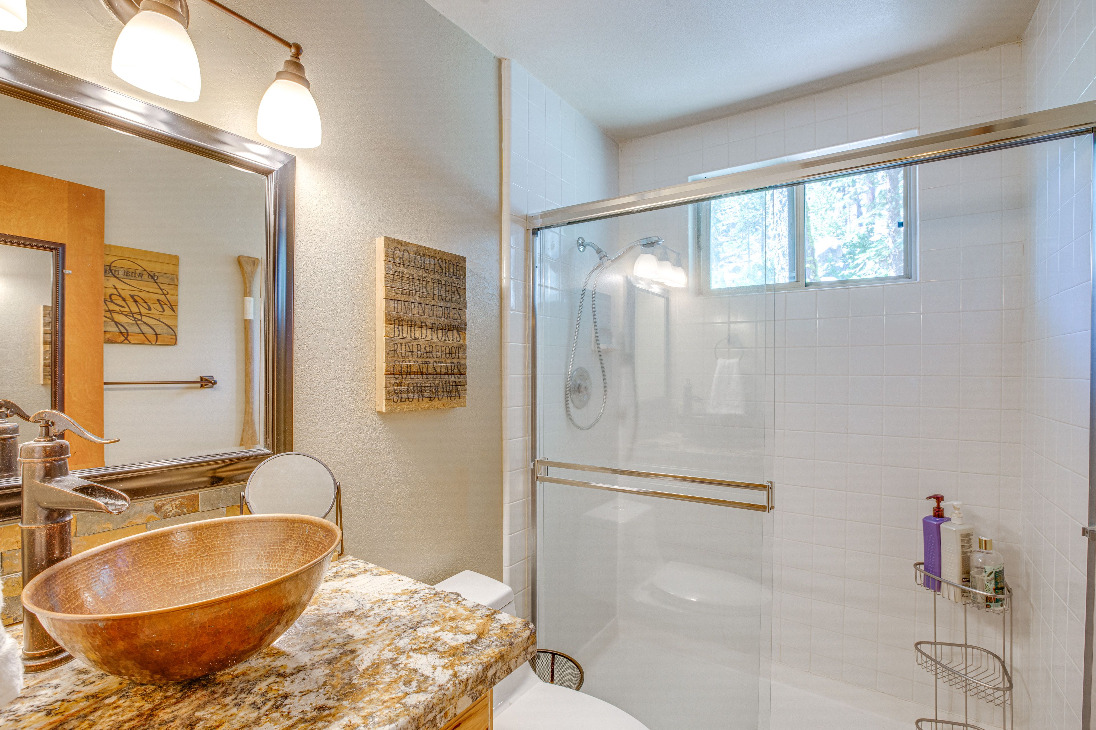Full Bathroom | Towels & Linens Provided