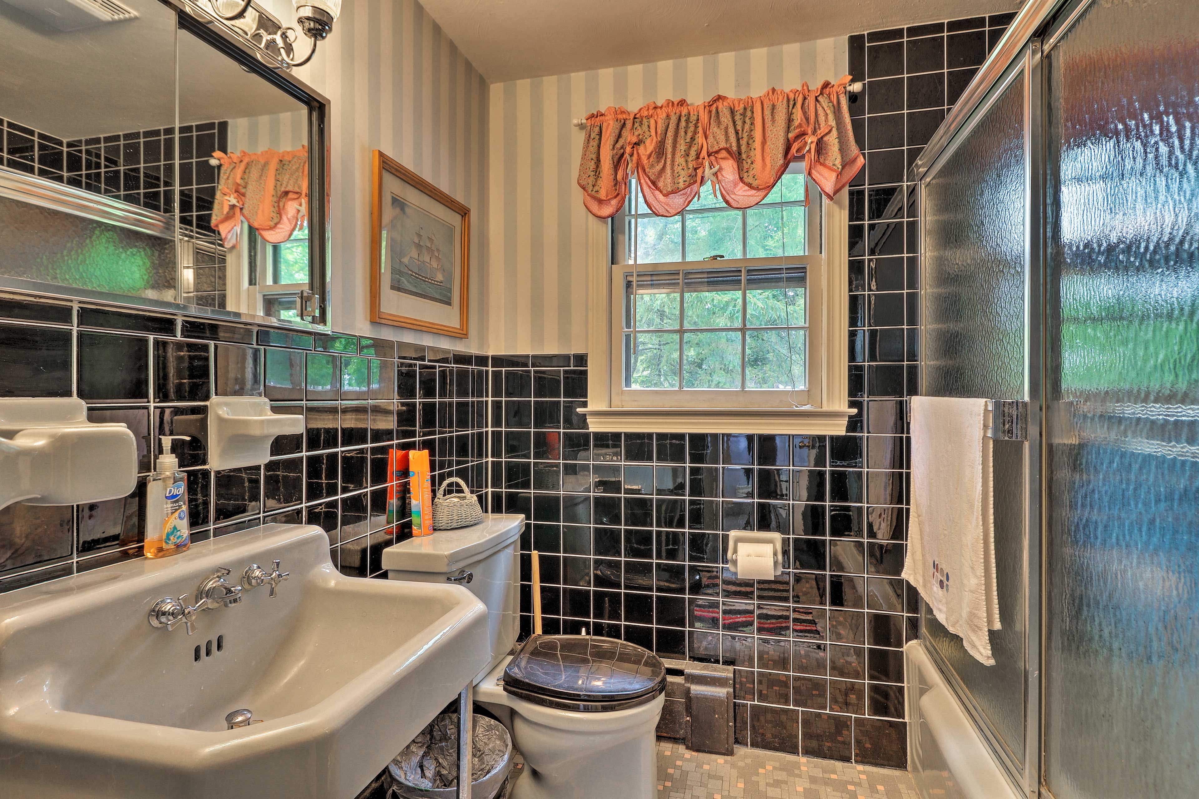 The home has 1 pristine bathroom.