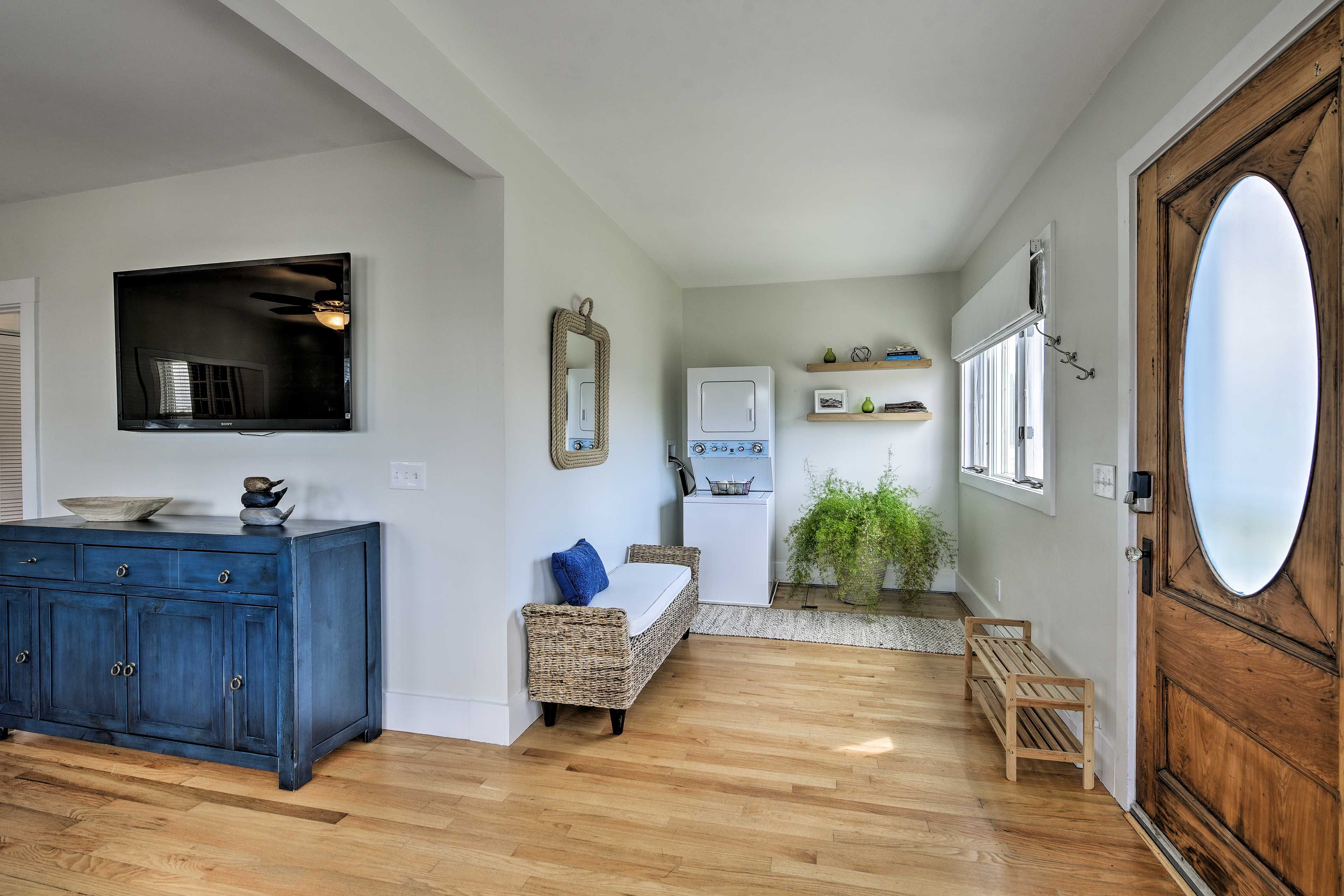 Entryway | Washer & Dryer
