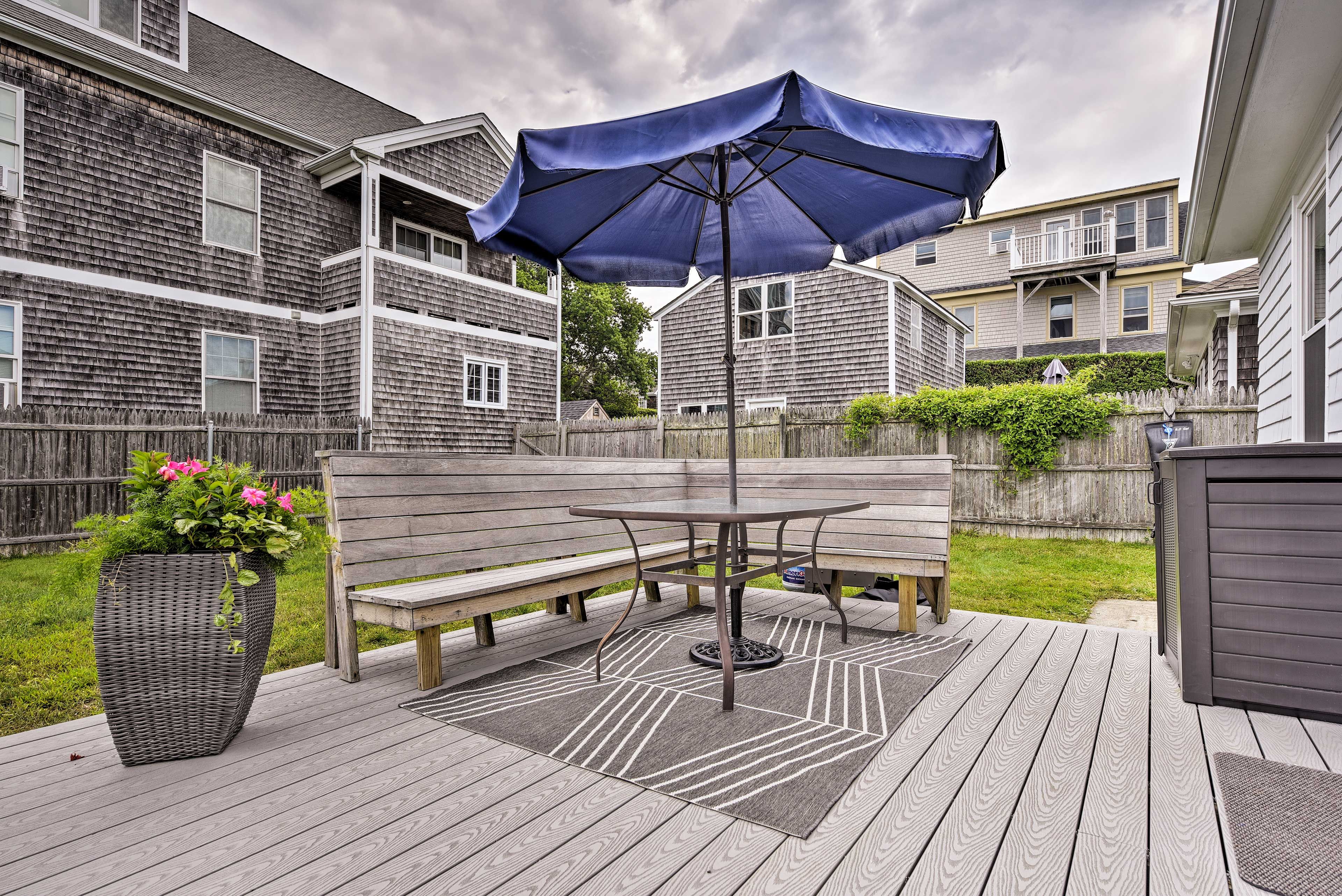 Furnished Deck | Outdoor Dining