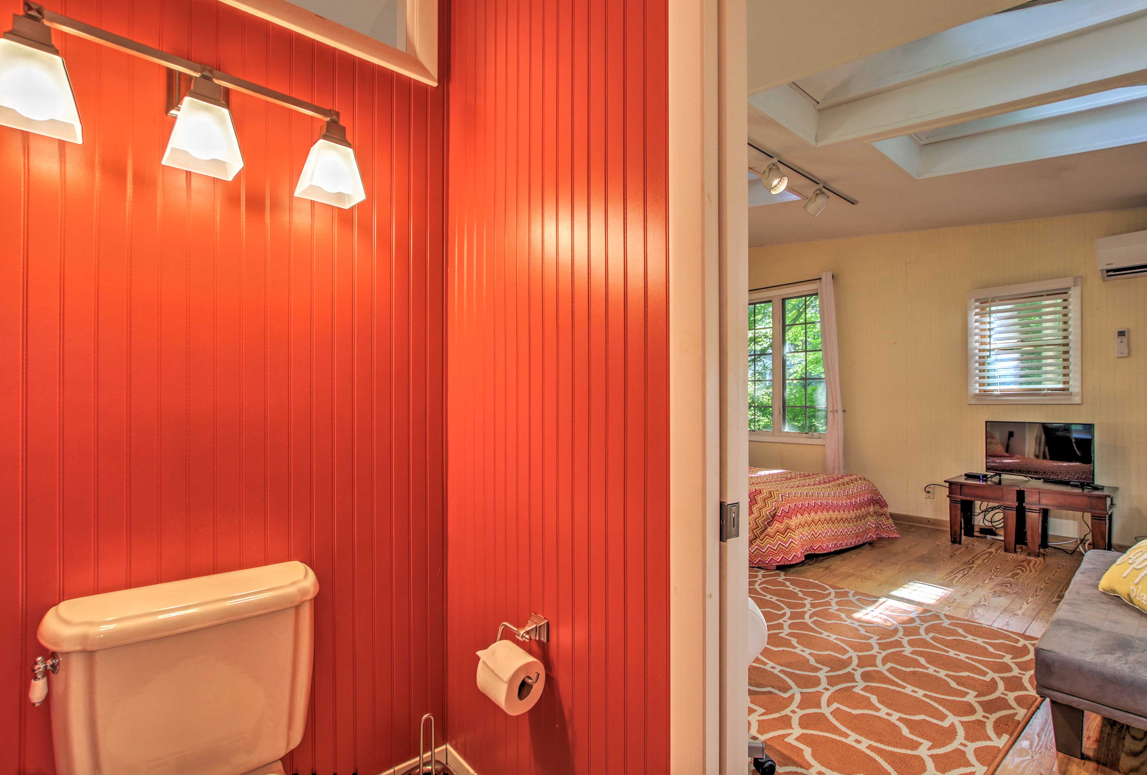 Full Bathroom | Towels Provided