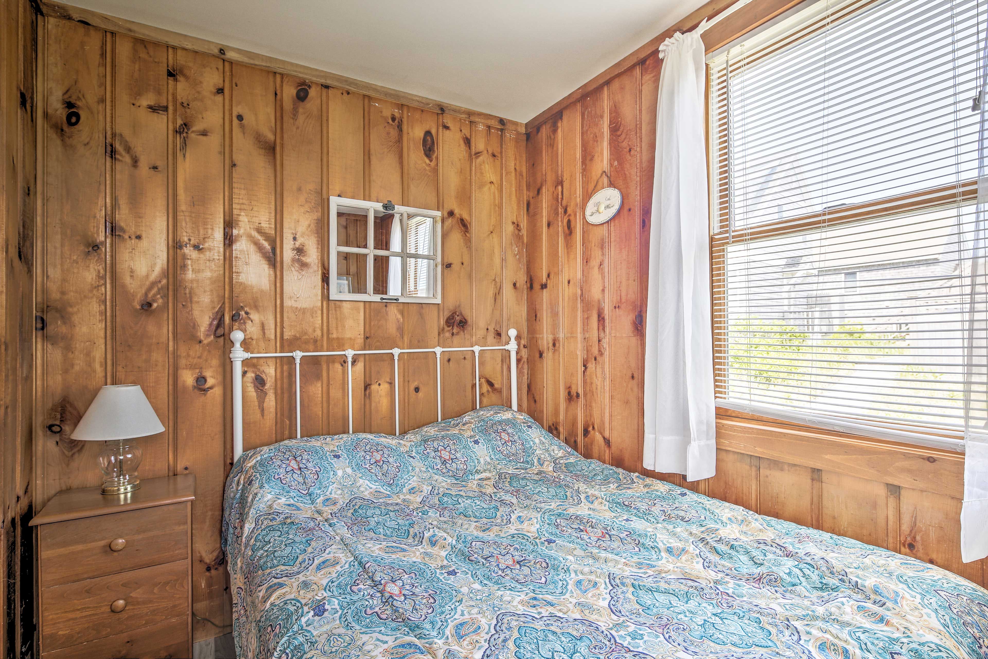 Bedroom 1 | Full Bed