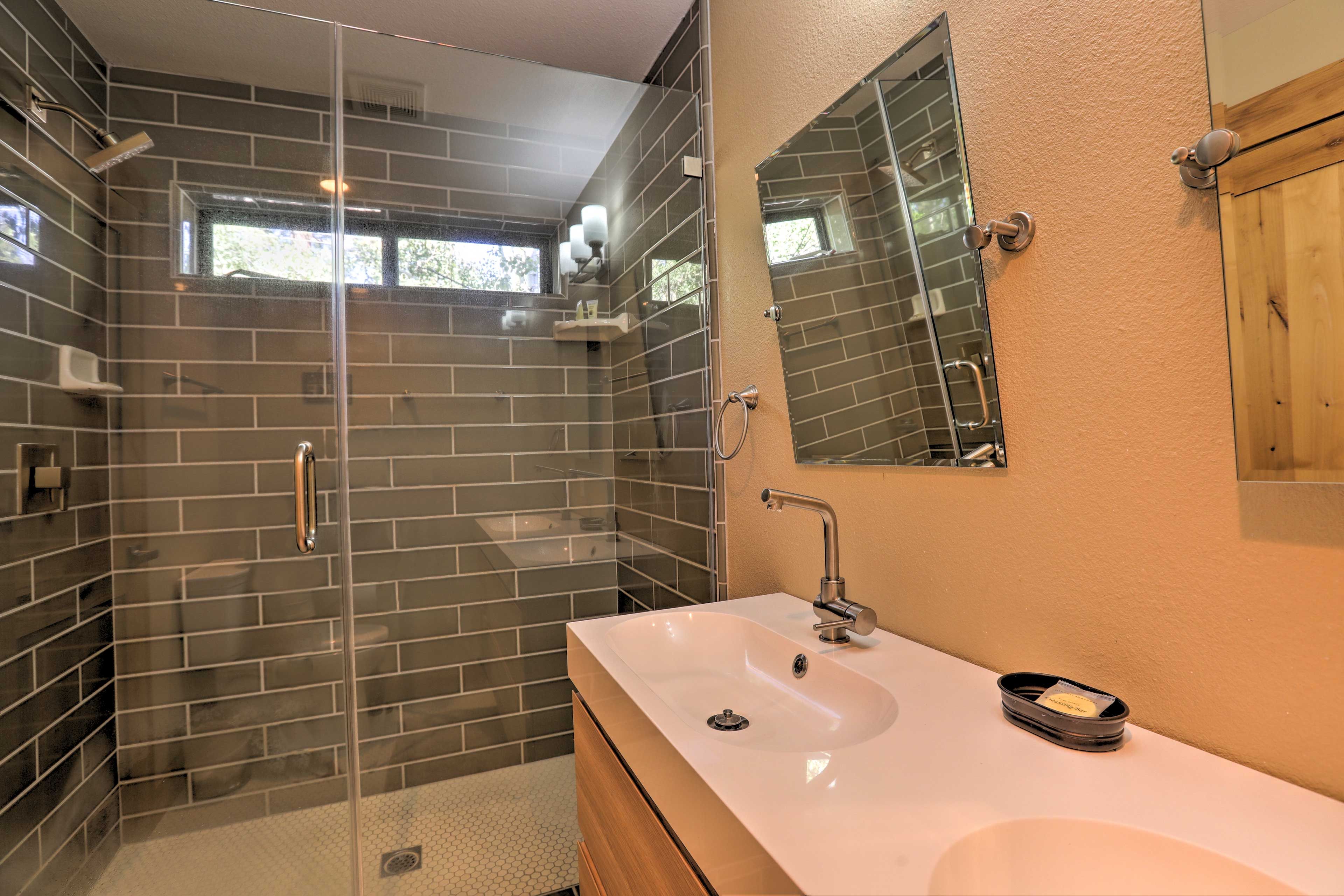 Full Bathroom 1