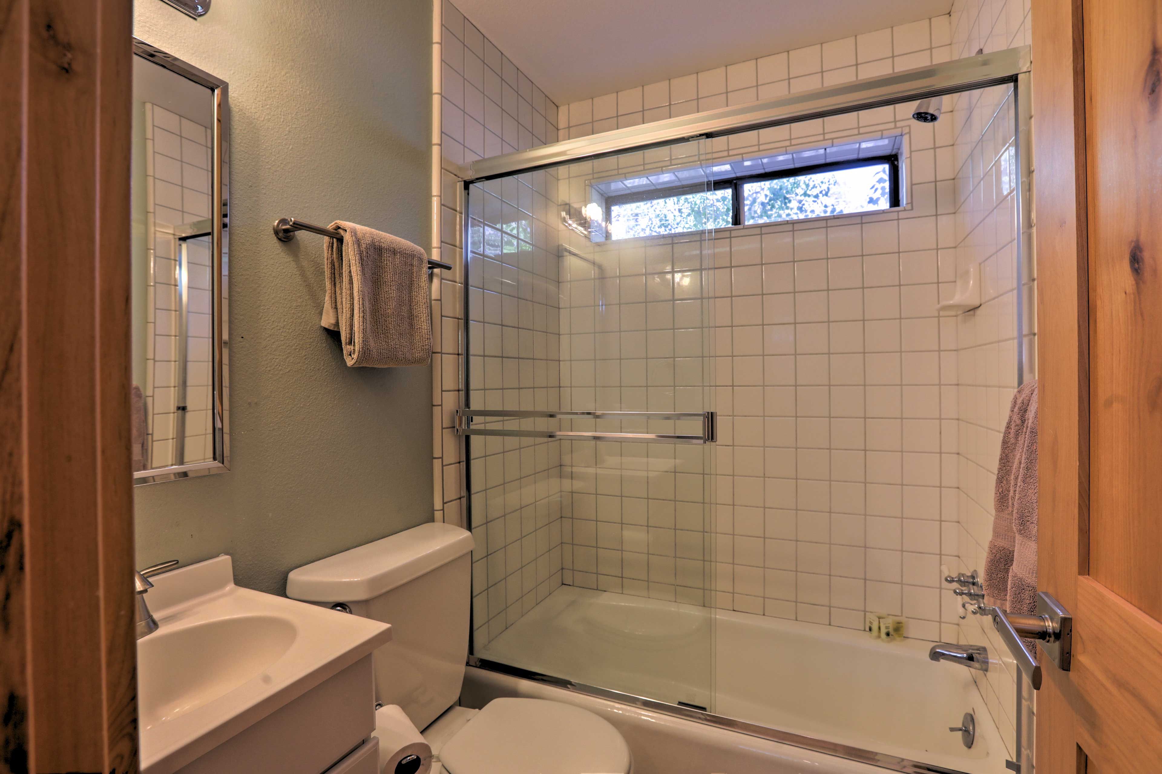 Full Bathroom 2