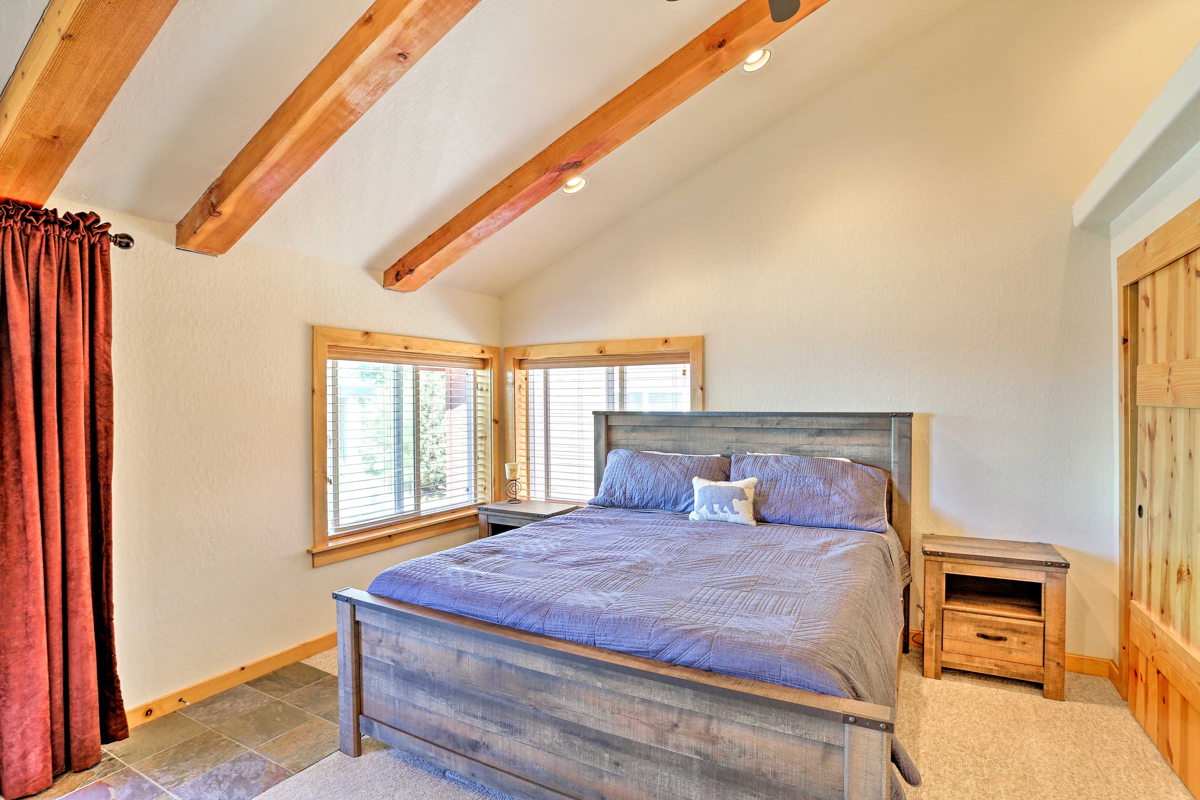 Bedroom 1 | King Bed