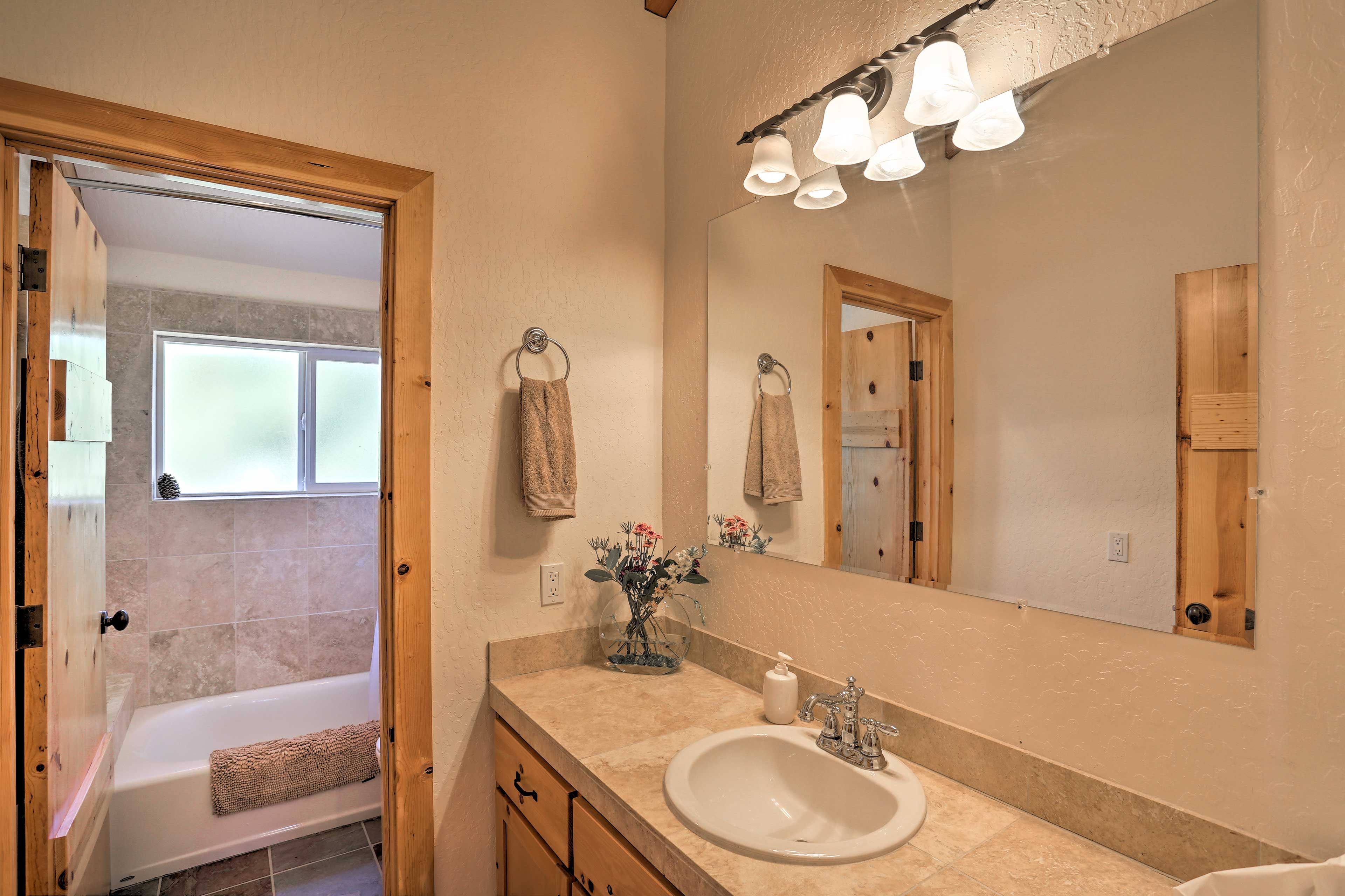 Full Bathroom | Linens & Towels