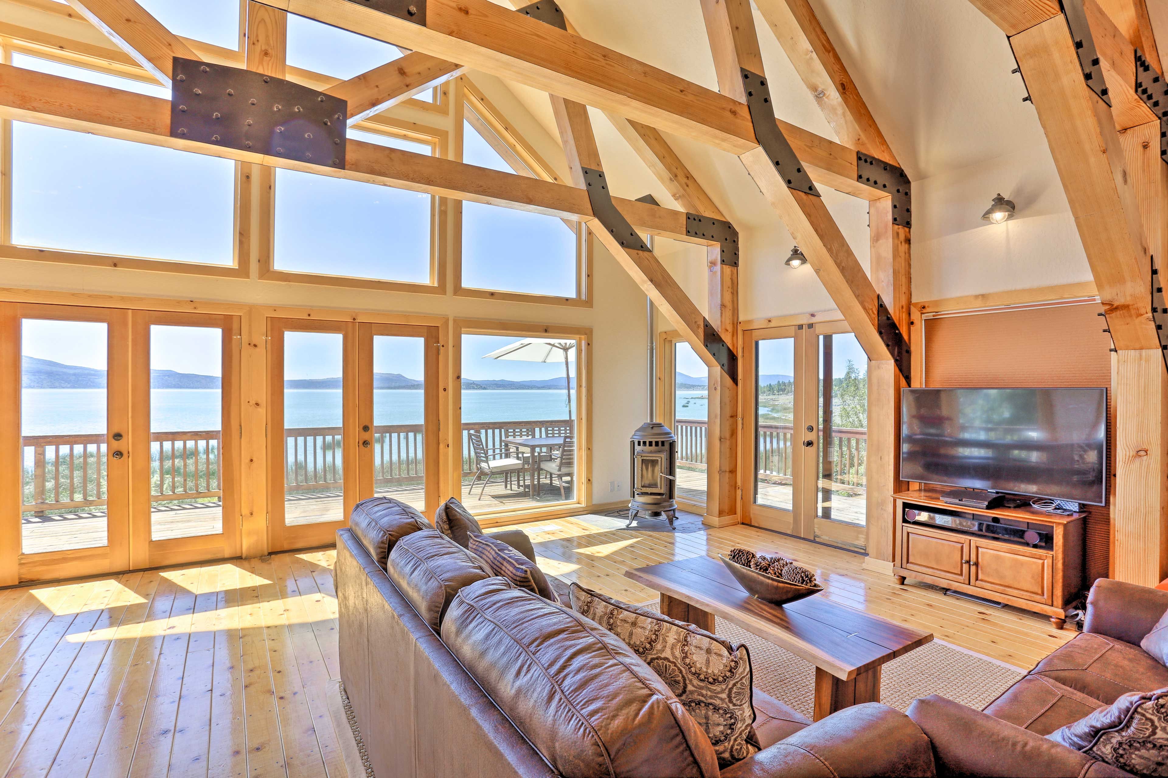 Living Room | Central A/C & Heating | Smart TV