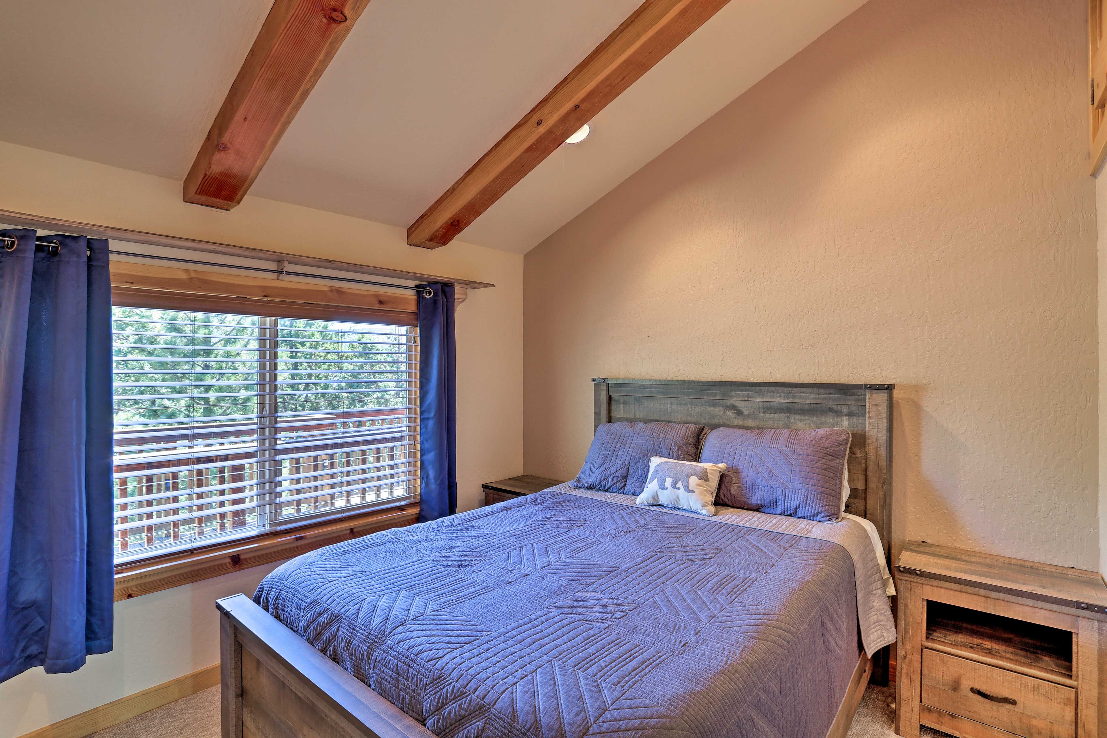 Bedroom 2 | Queen Bed
