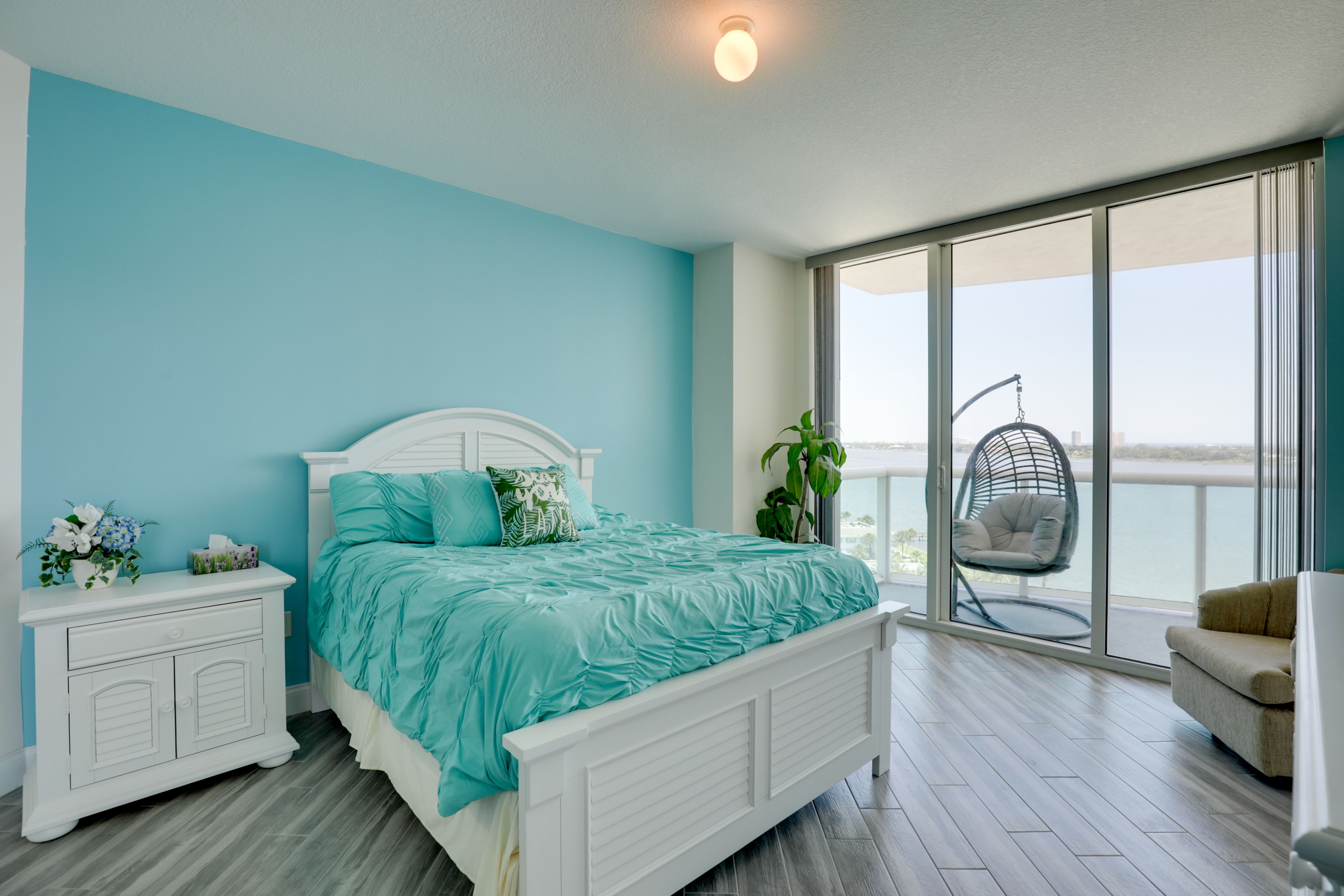 Bedroom 1 | Queen Bed