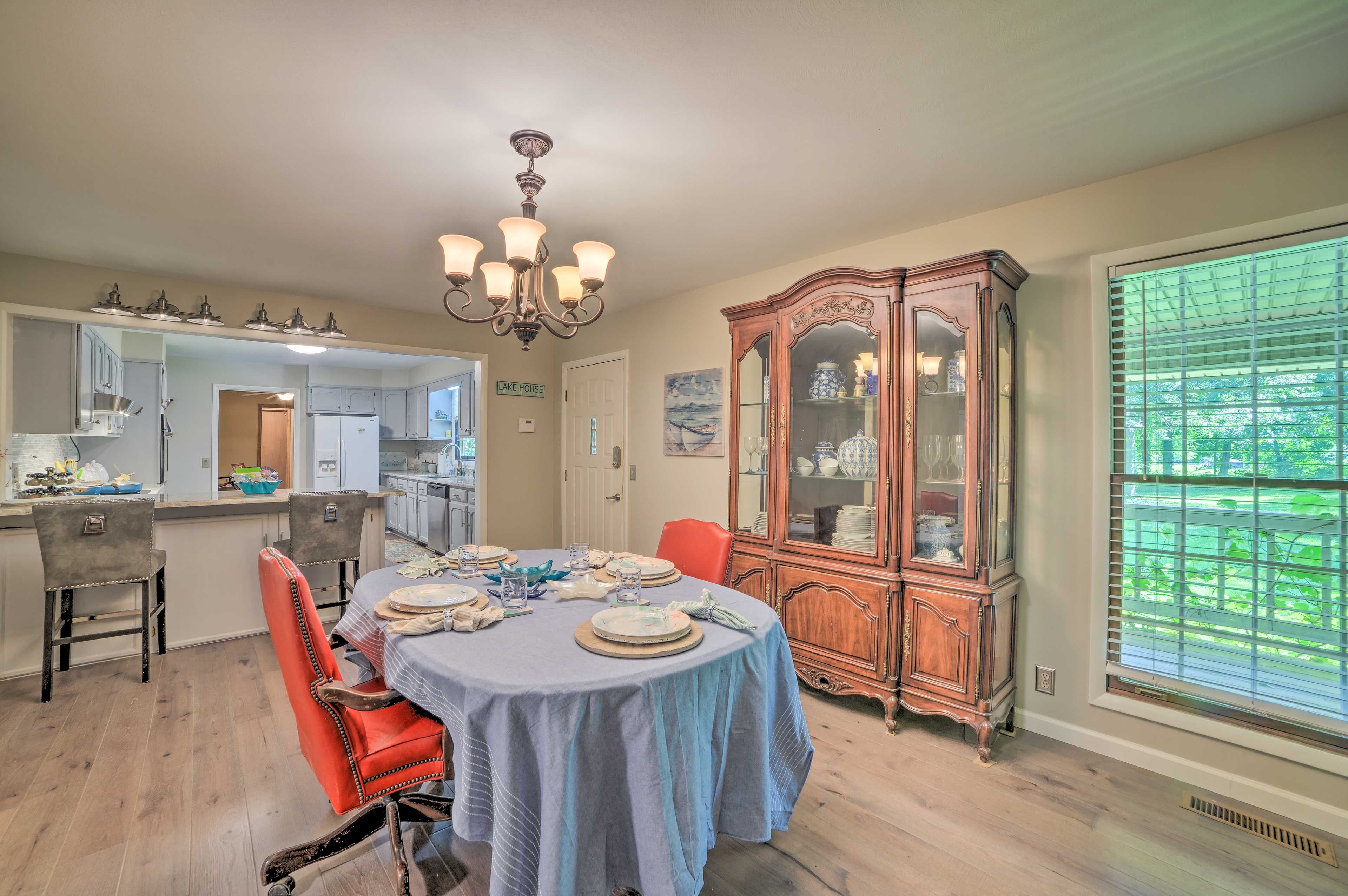 There's space for 4 around the dining table.