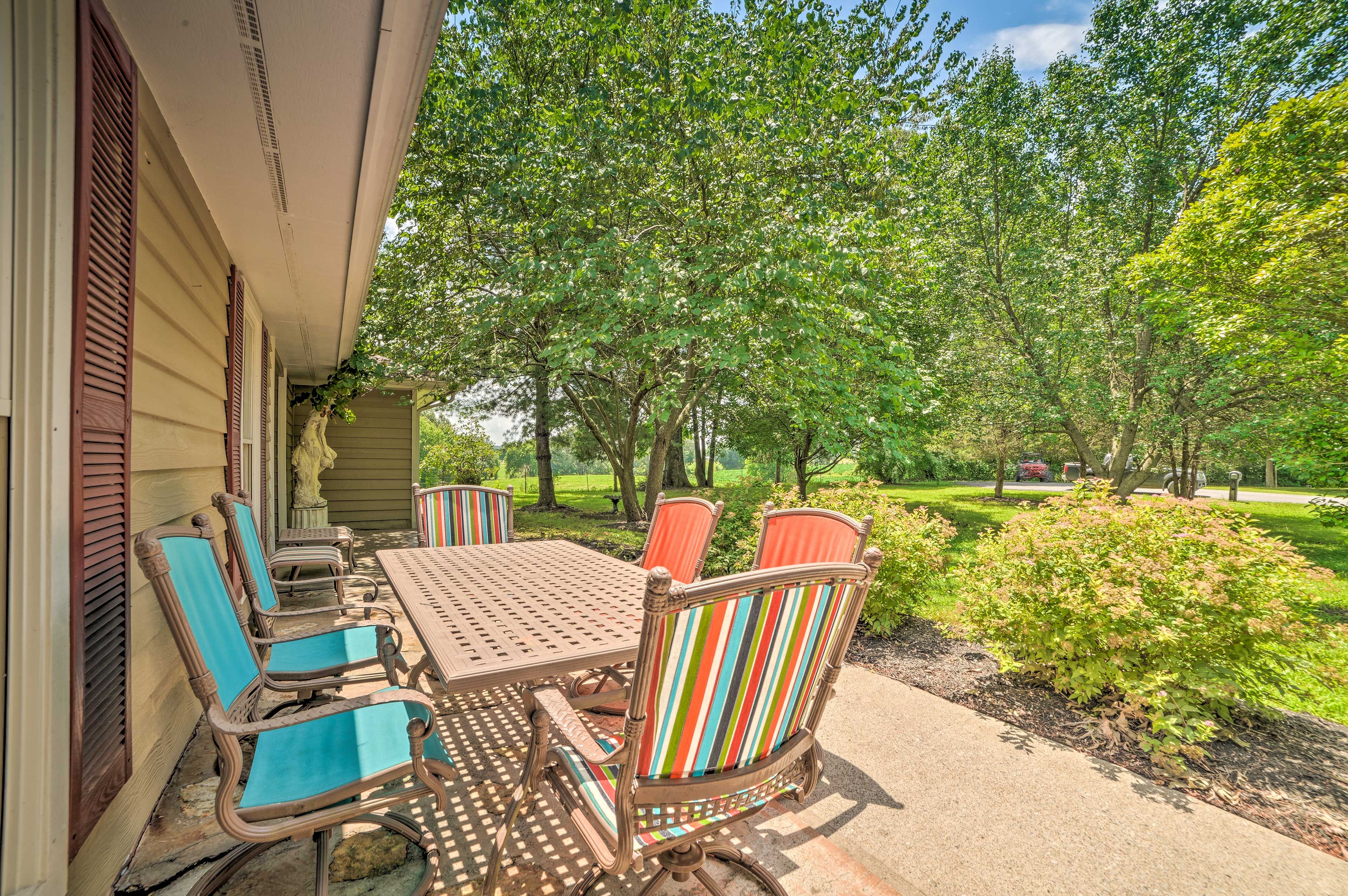 The front patio includes an outdoor dining table.
