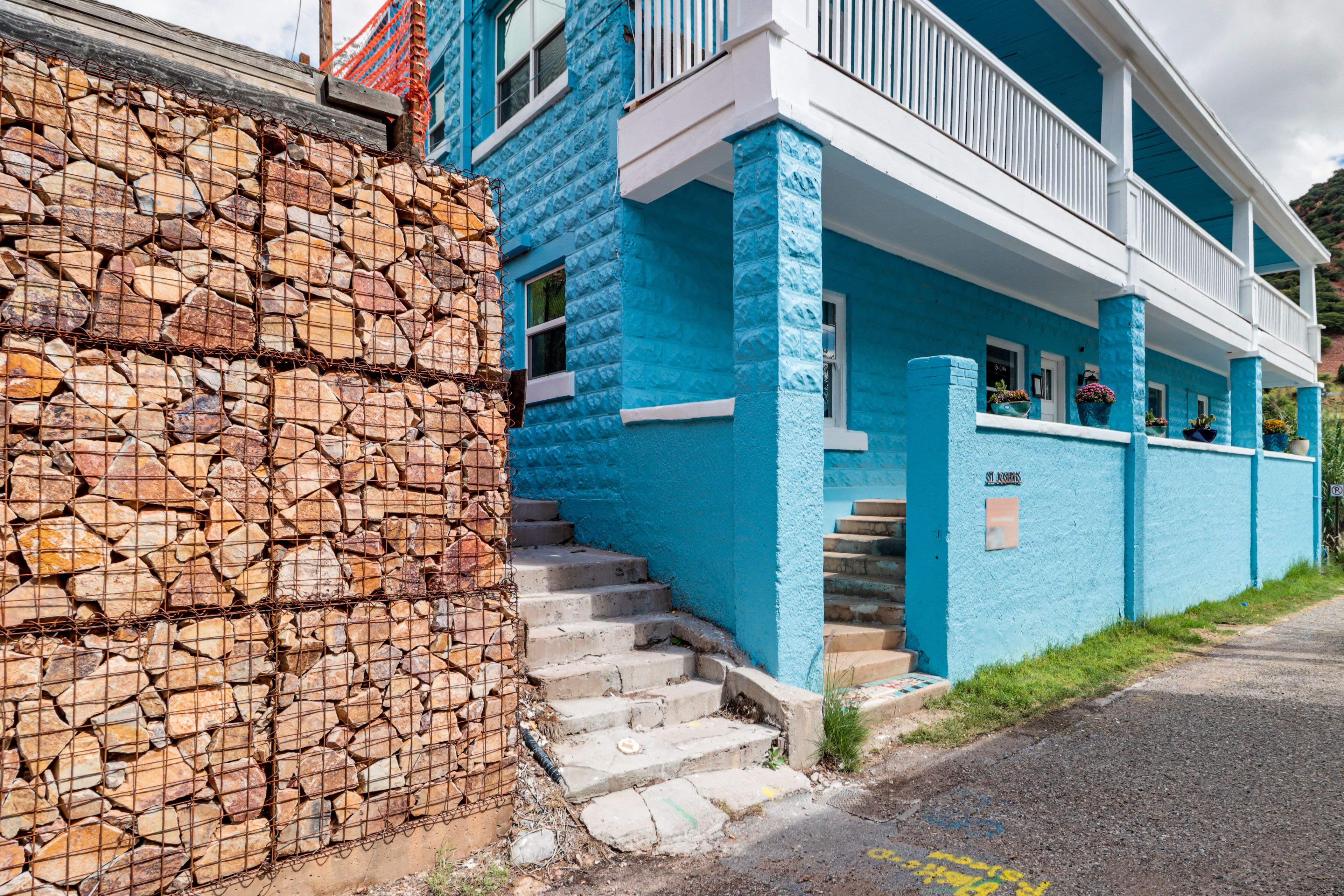 Exterior | Street Parking & Nearby Lots (First-Come, First-Served)