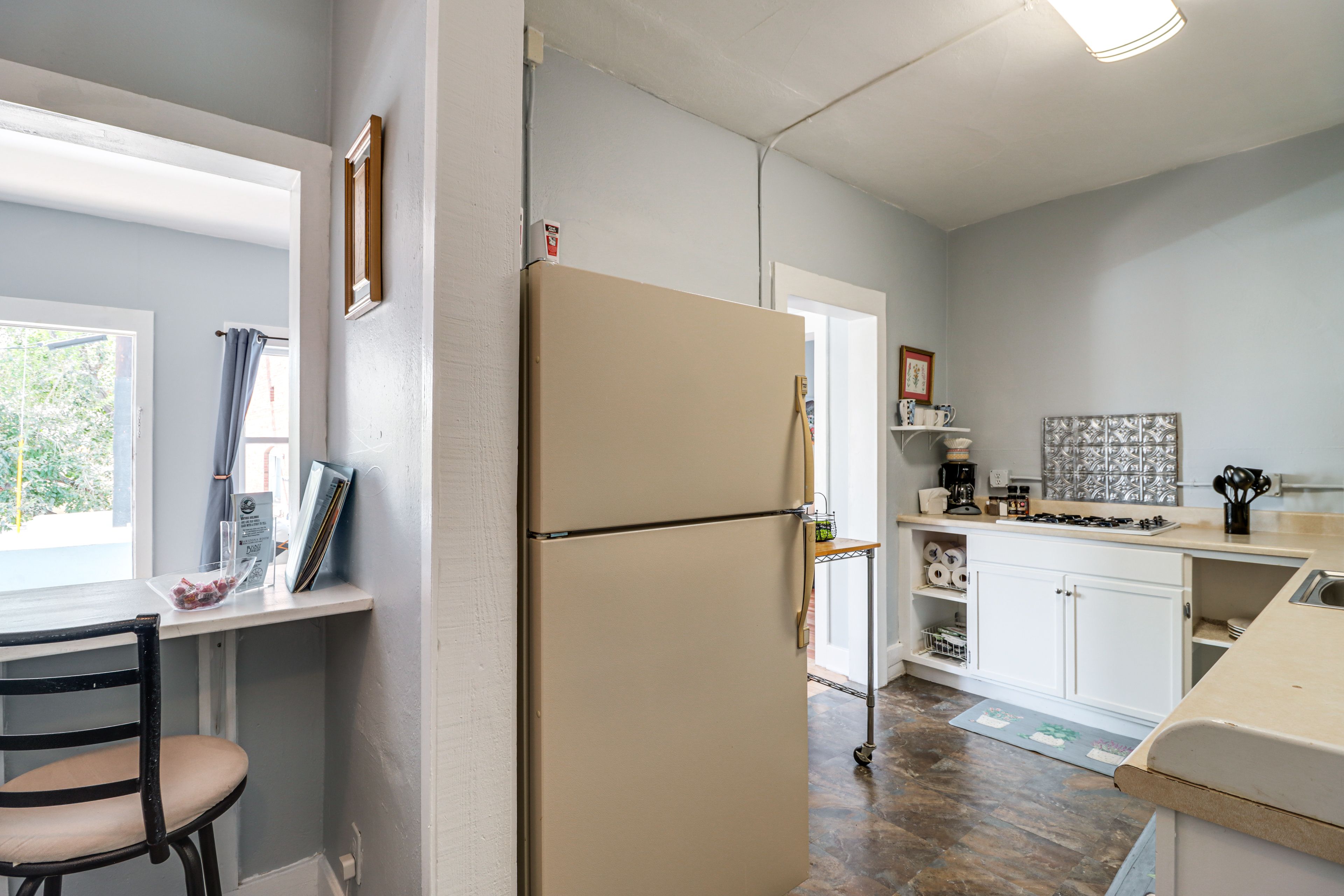 Dining Area | Dishes & Flatware Provided