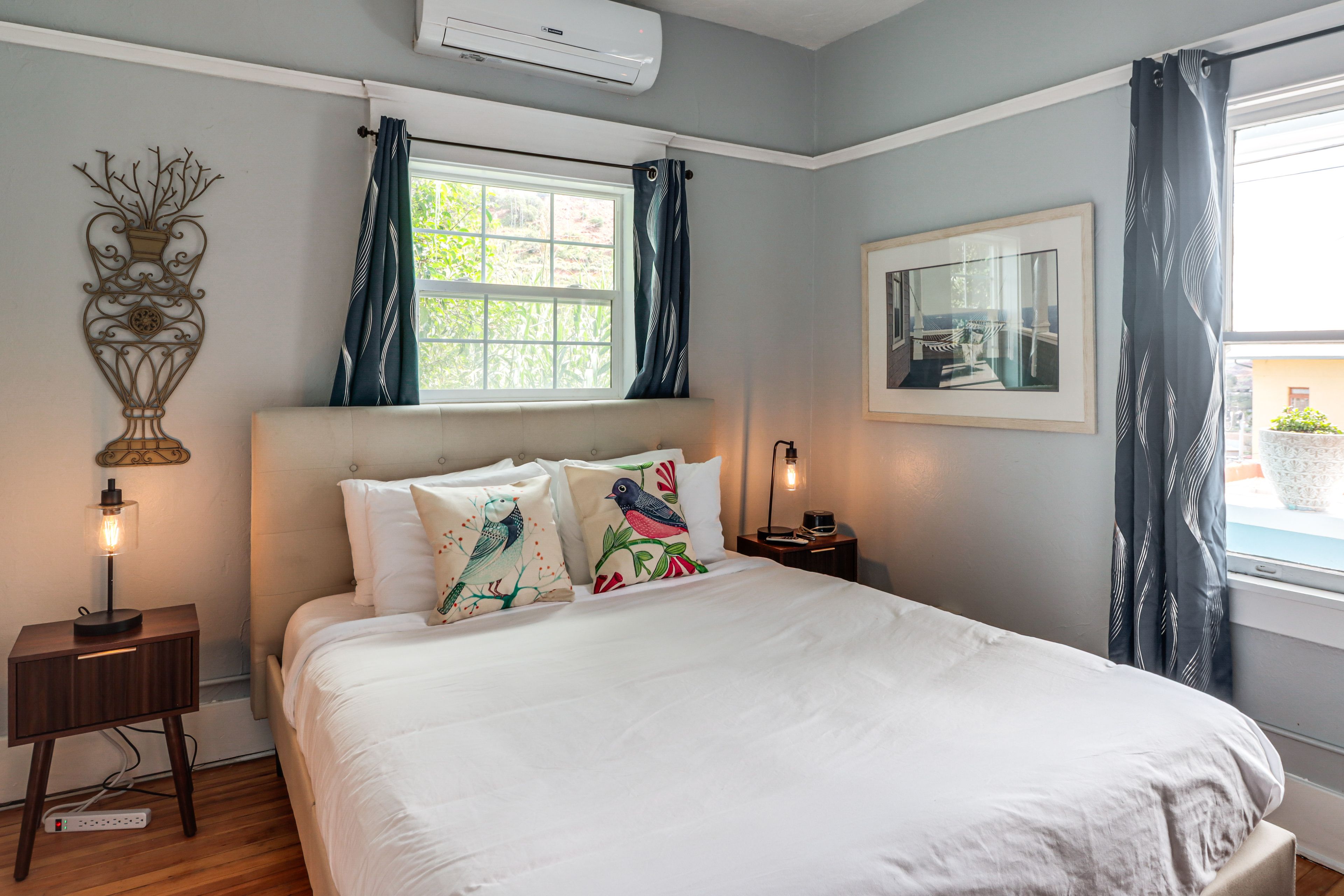 Bedroom | Queen Bed