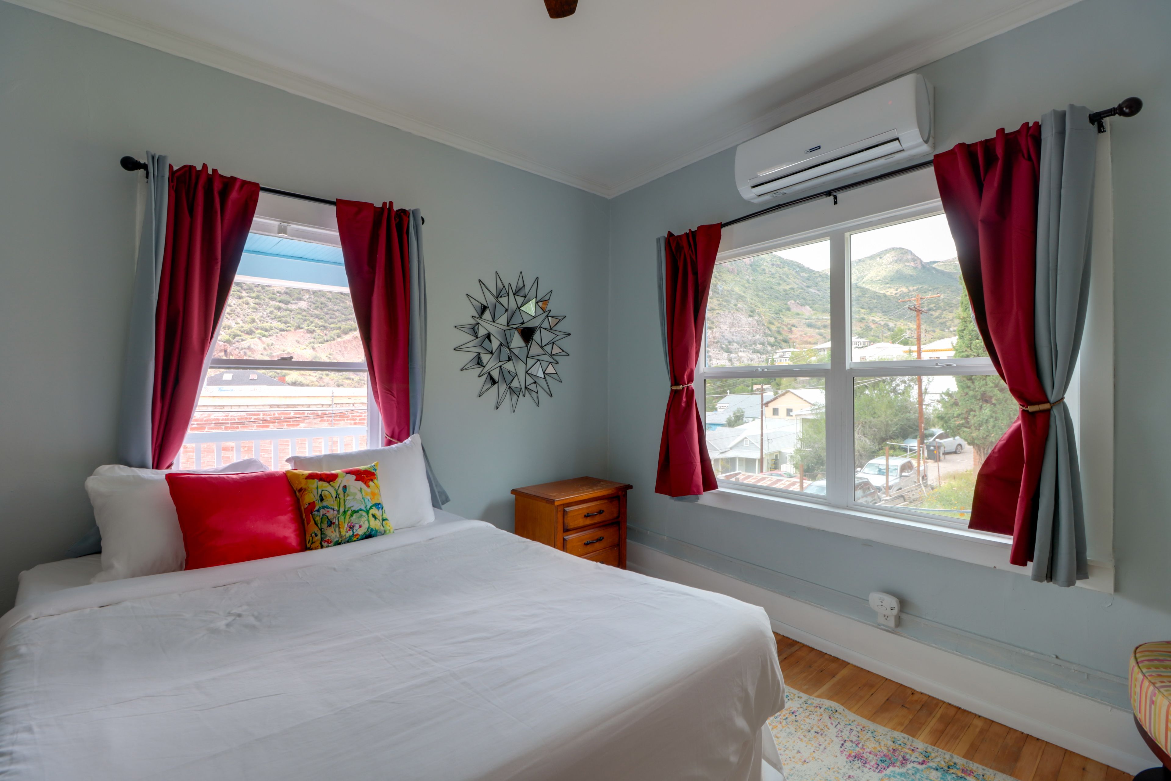 Bedroom 2 | Queen Bed