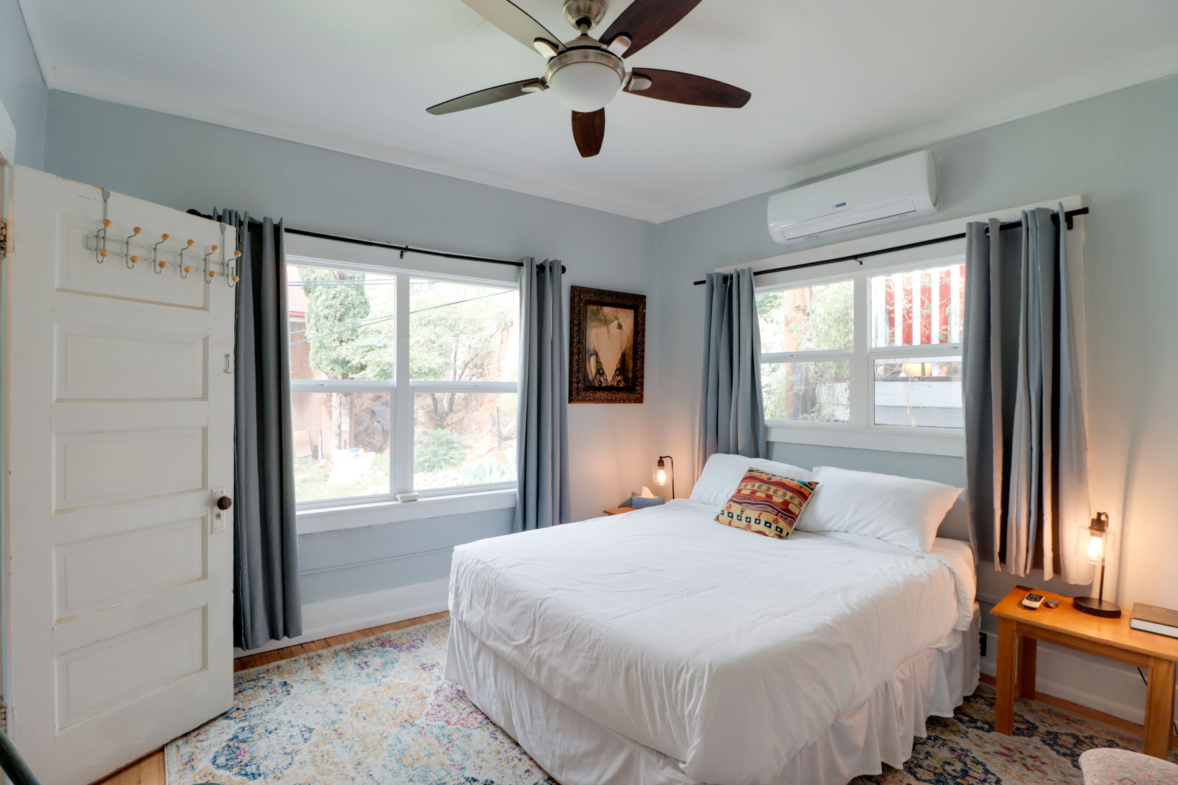 Bedroom 1 | Queen Bed