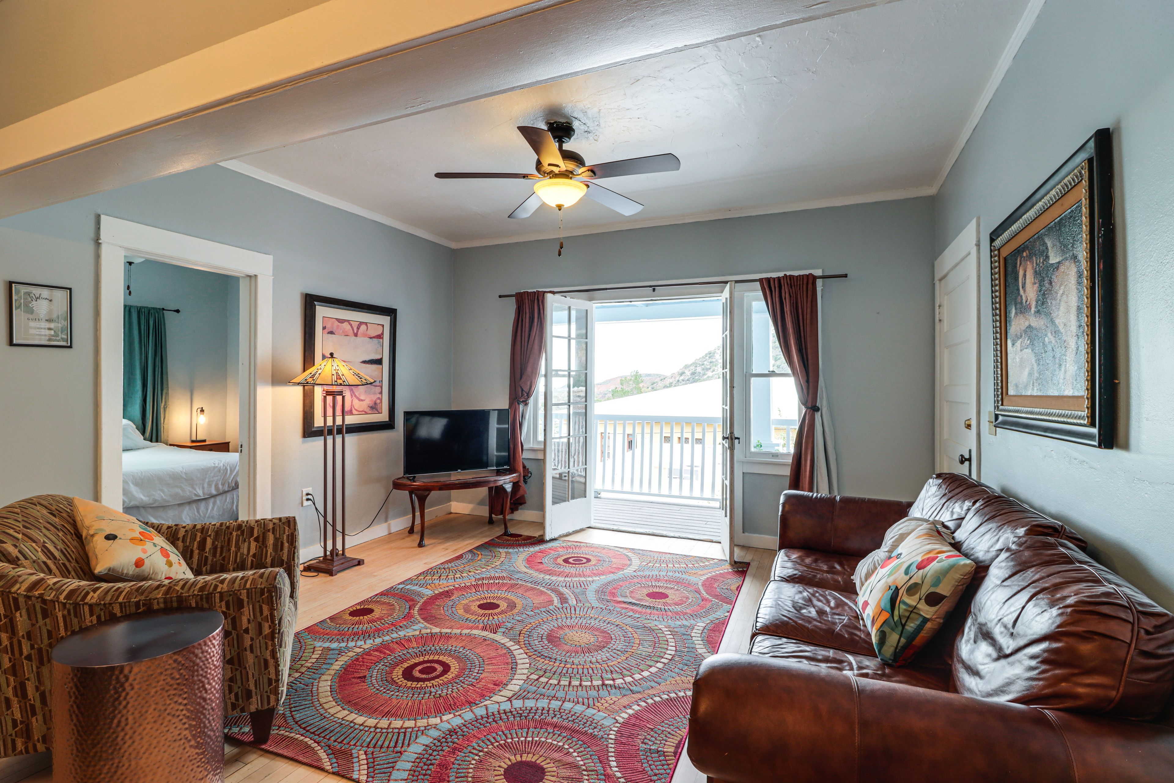 Living Room | Free WiFi | Open Layout