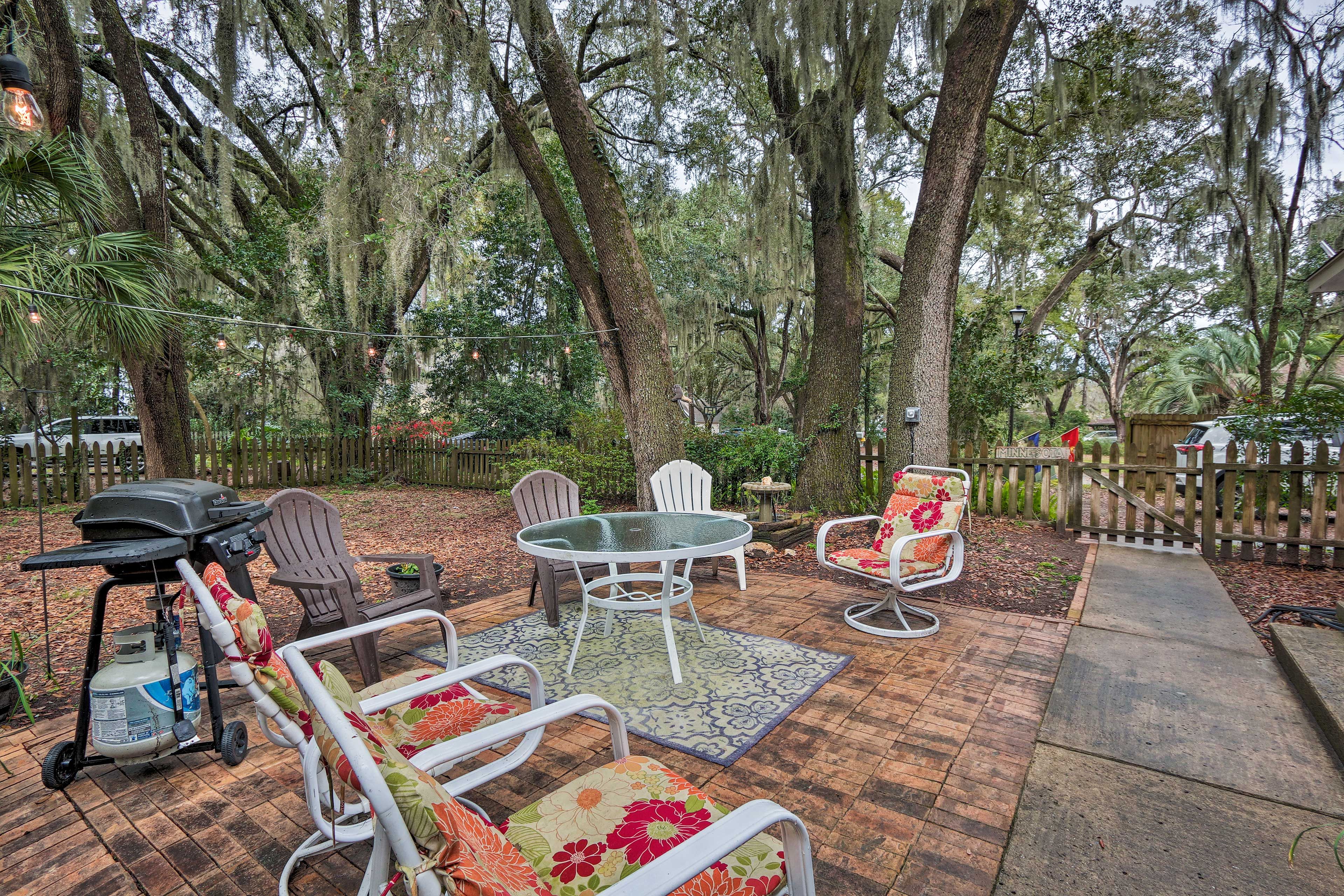 Patio | Gas Grill | Outdoor Dining Area