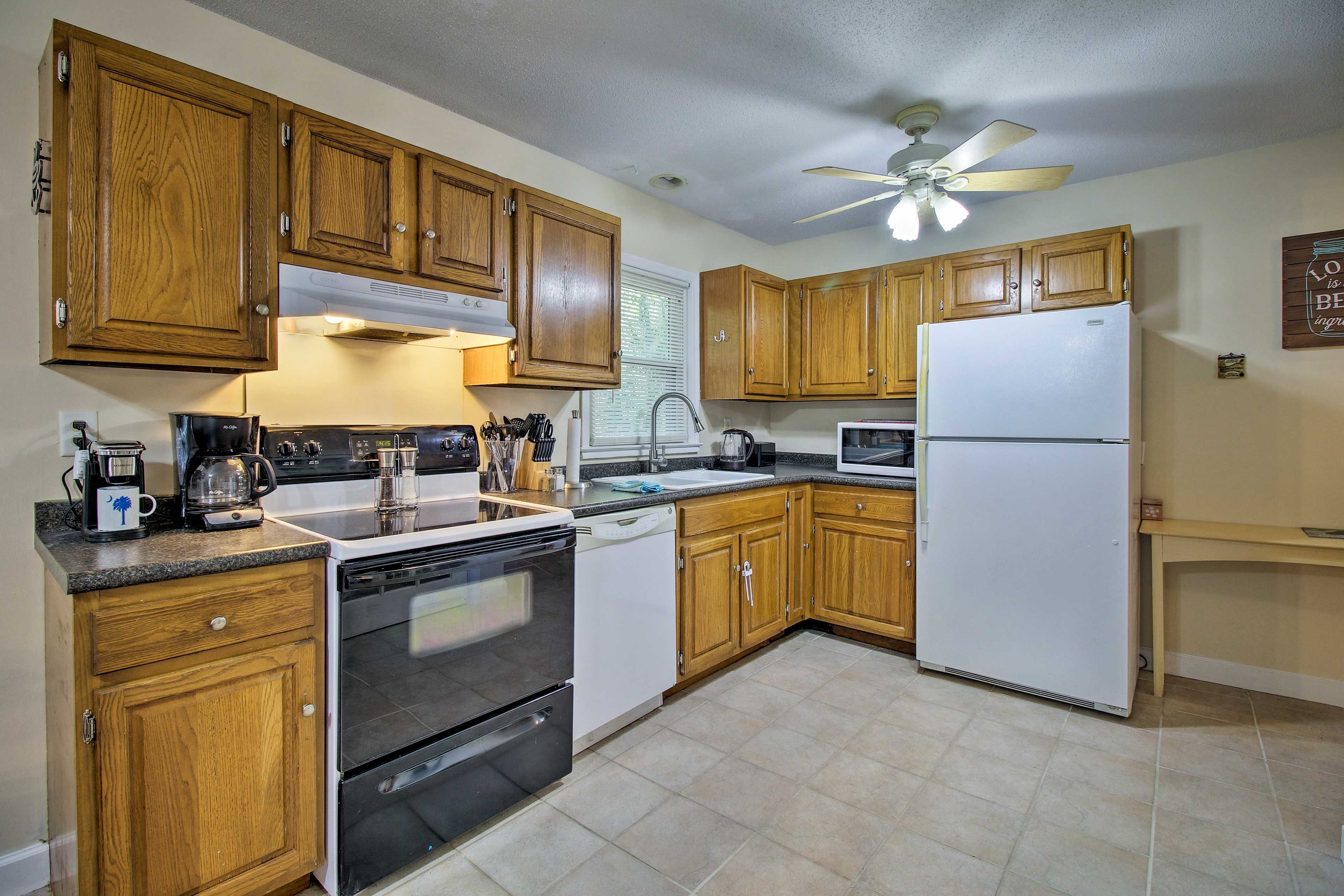 Kitchen | 1st Floor | Trash Bags & Paper Towels