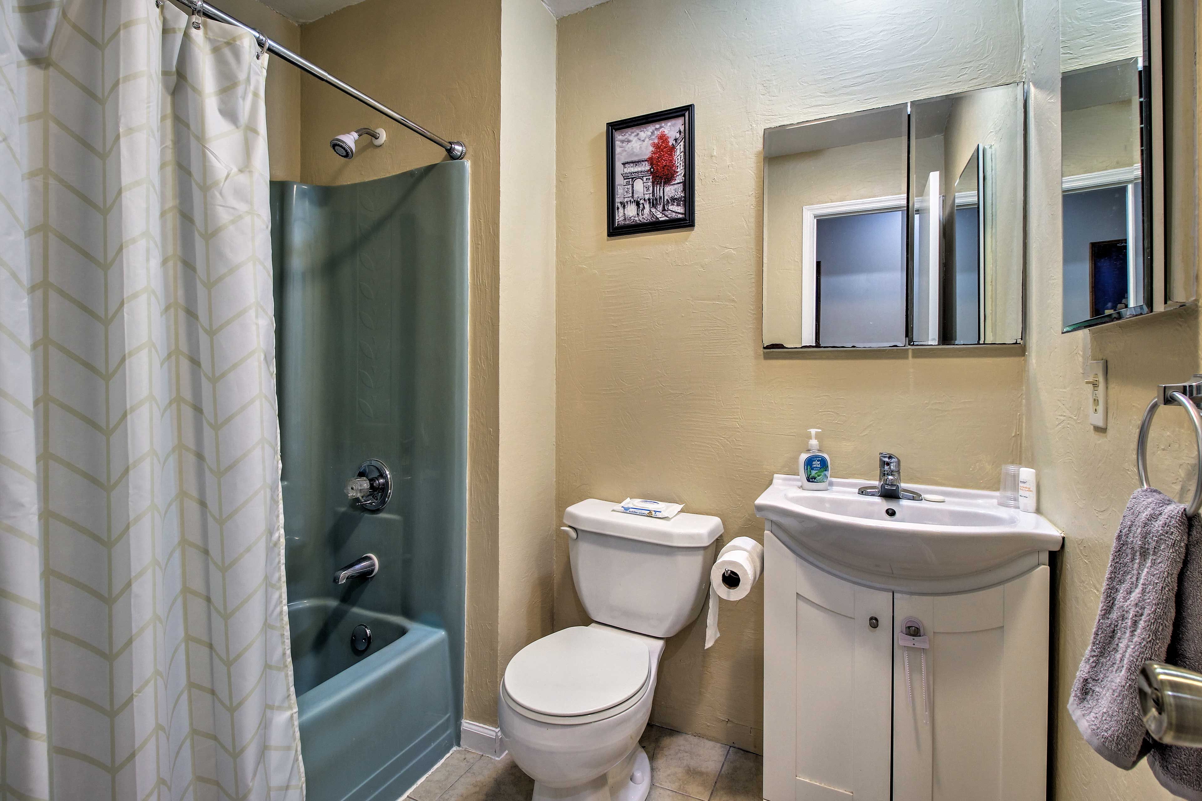 Full Bathroom | 2nd Floor | Linens & Towels