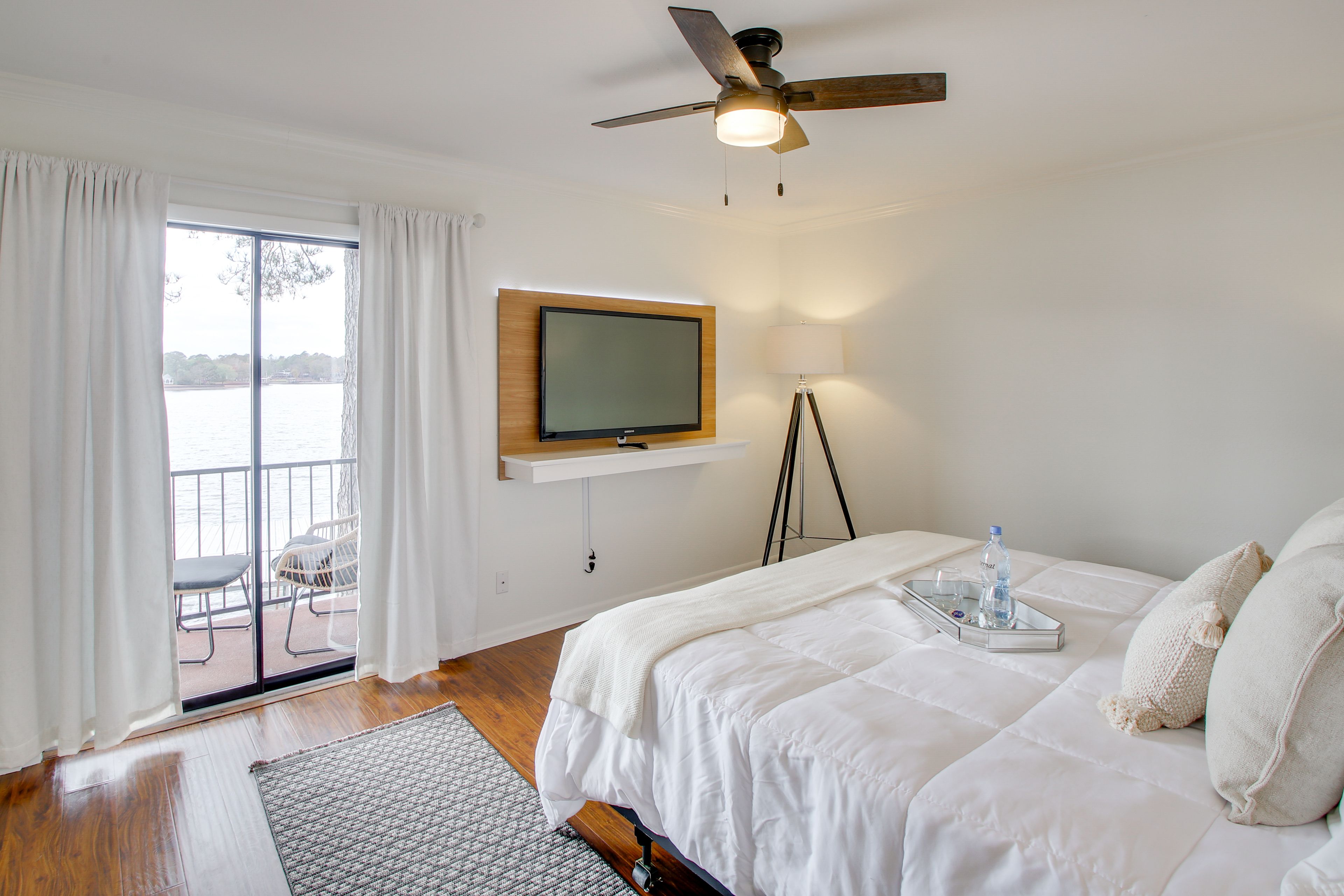 Bedroom 1 | Queen Bed | Linens Provided