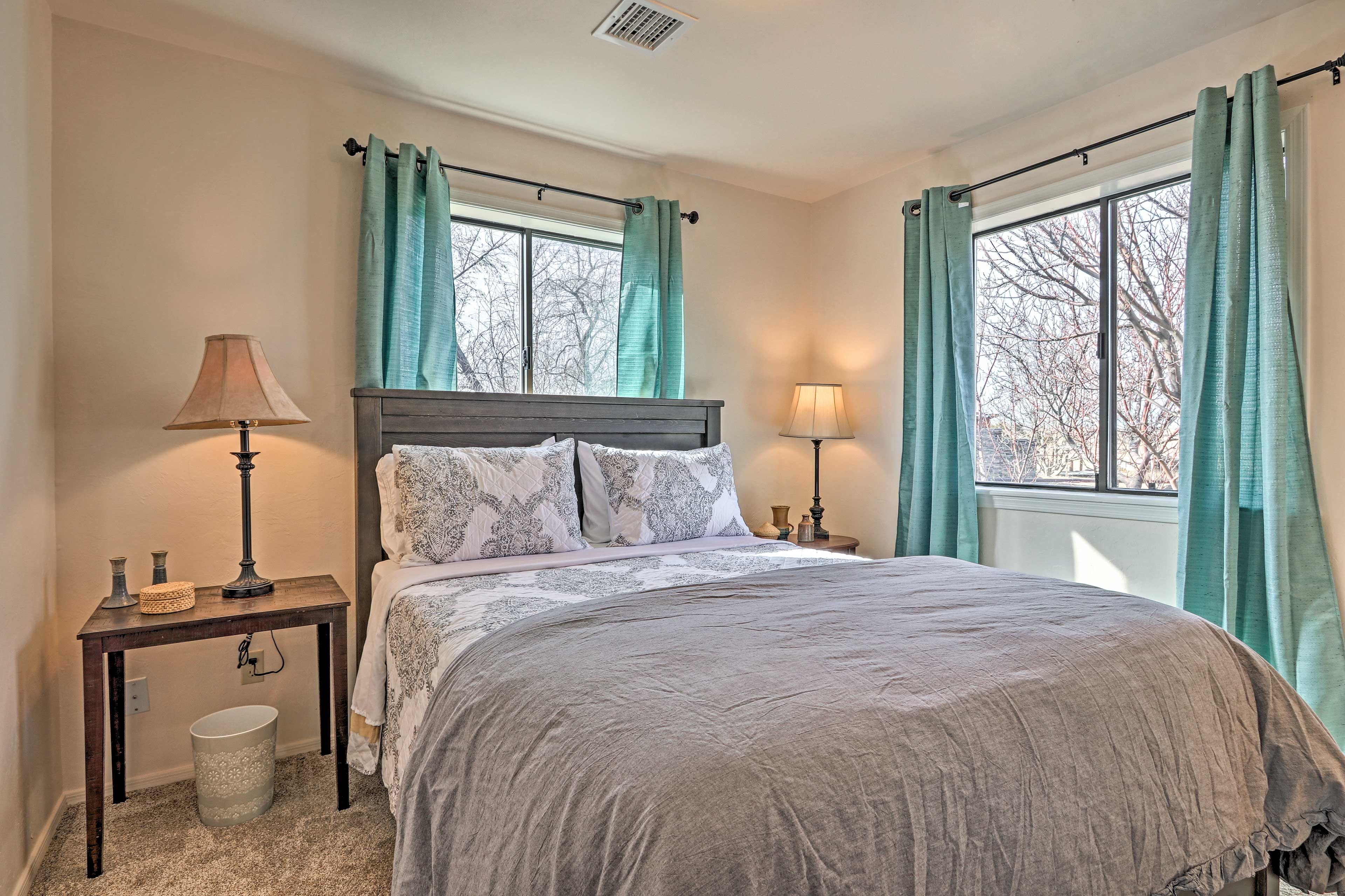 Bedroom 3 | Queen Bed