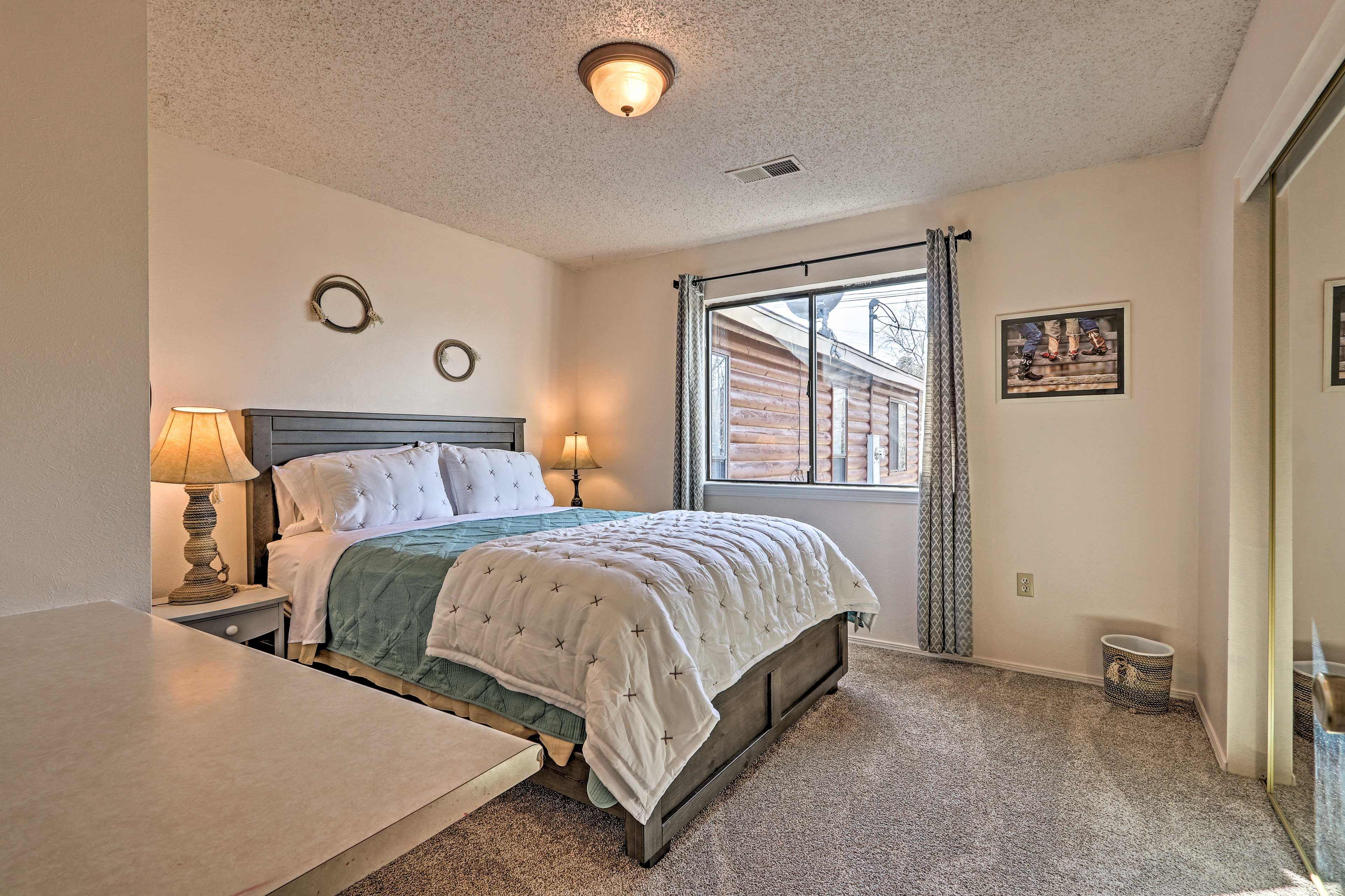 Bedroom 1 | King Bed