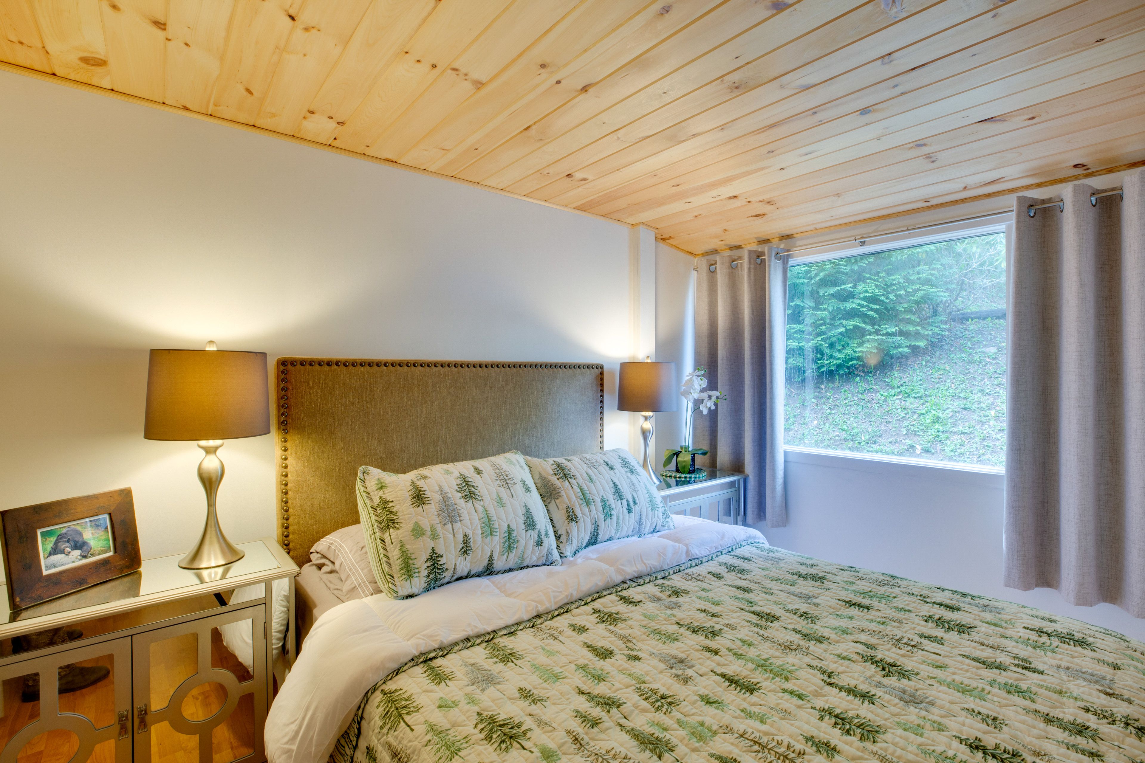 Bedroom 3 | Queen Bed | 1st Floor