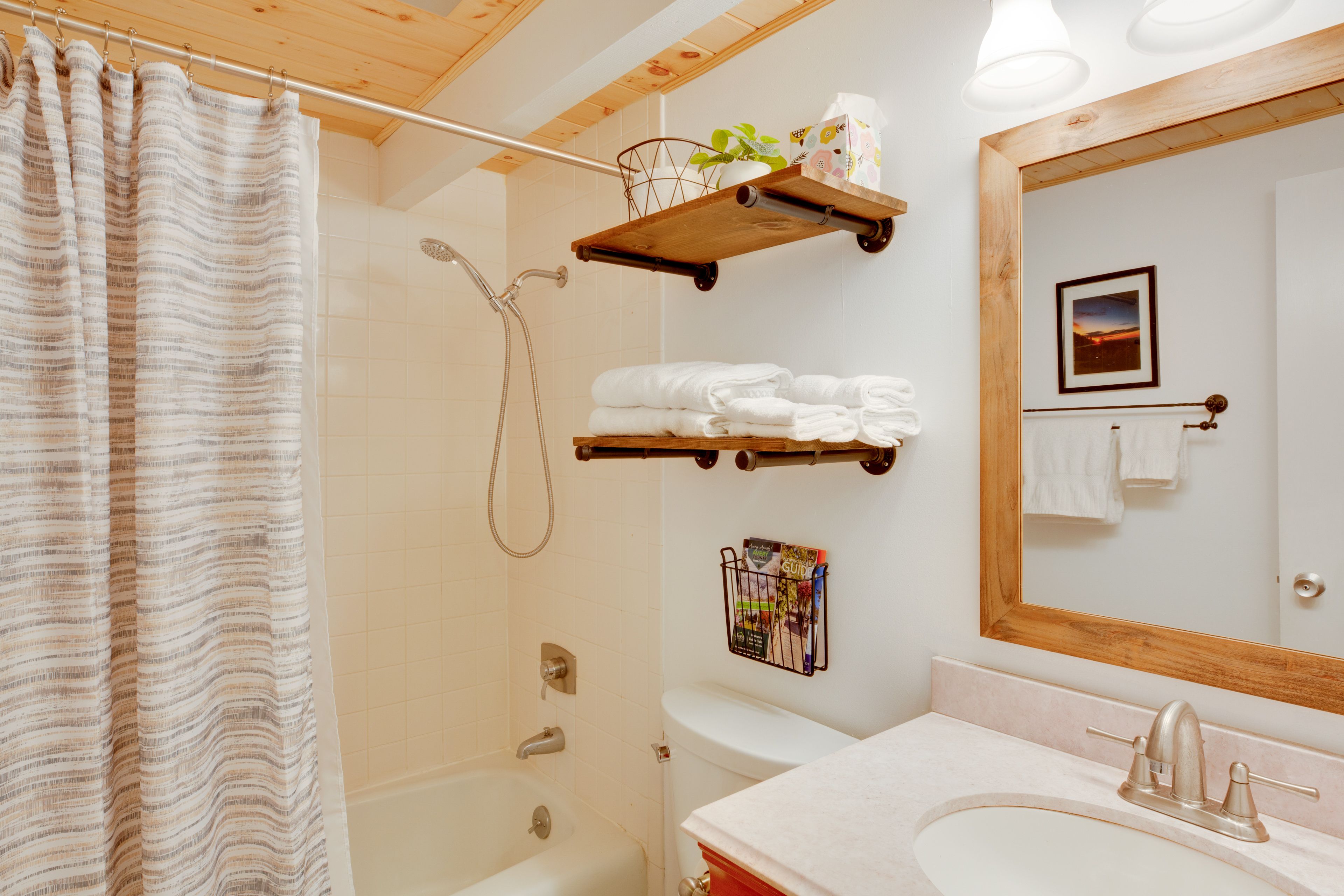 Bathroom | 1st Floor