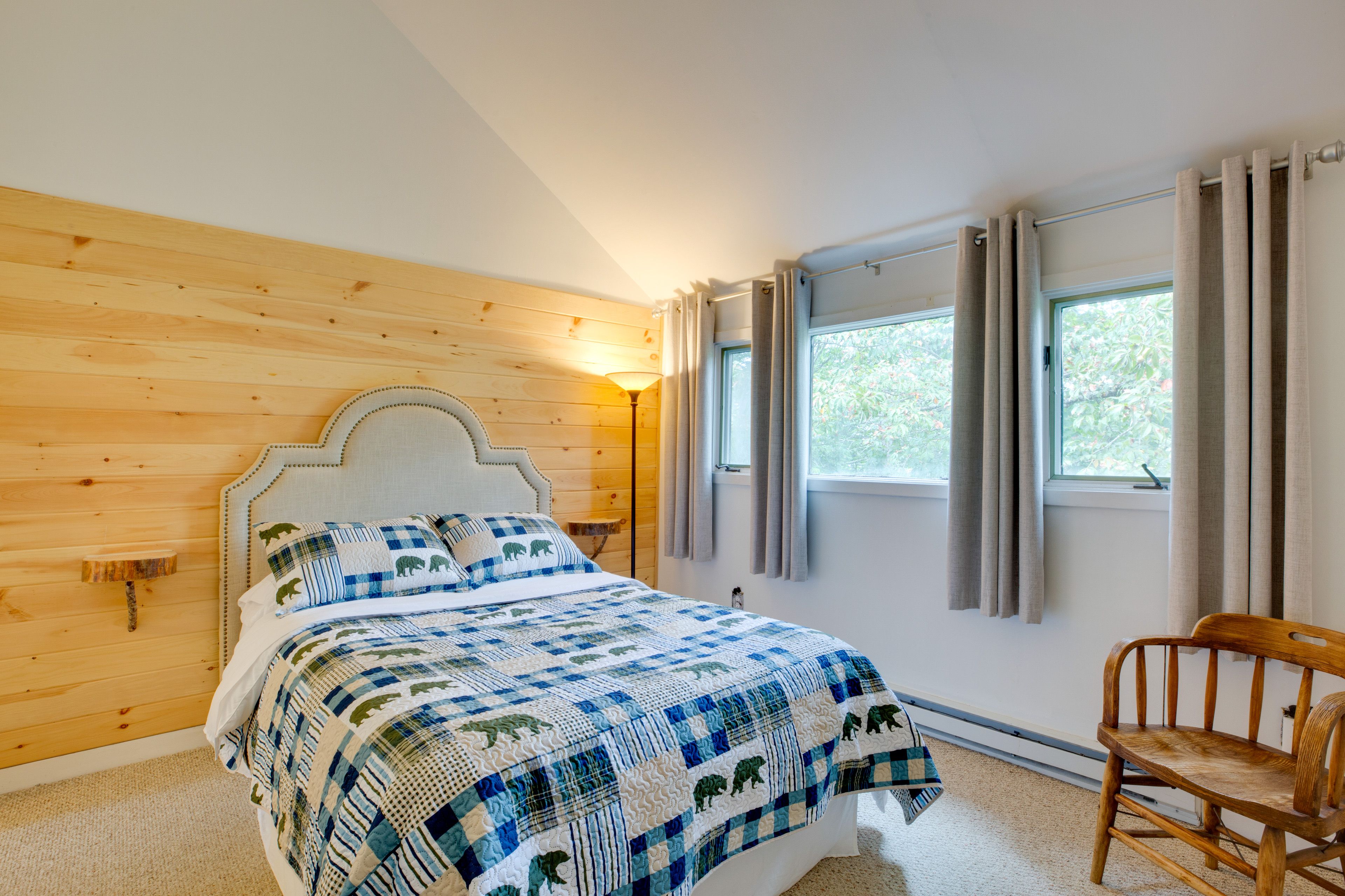 Bedroom 1 | Queen Bed | 2nd Floor