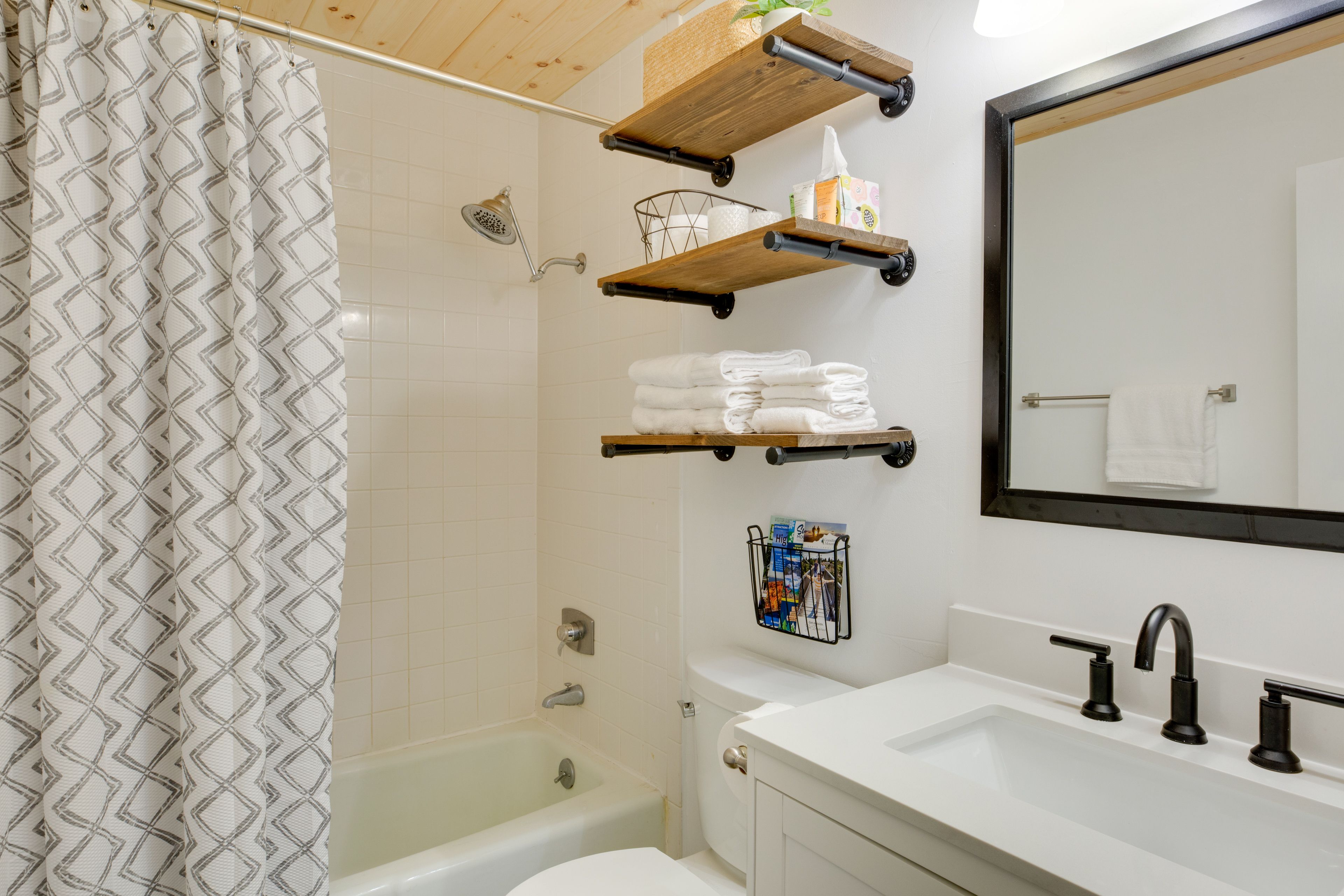 Bathroom | 2nd Floor