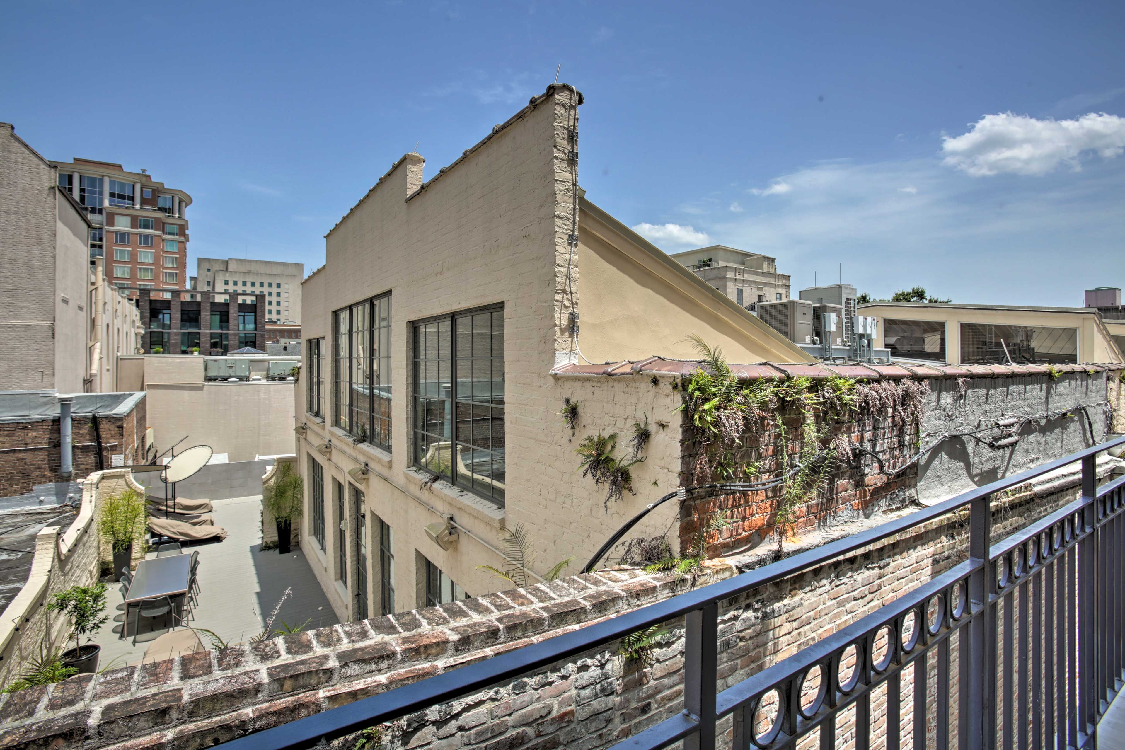 This New Orleans apartment is located near all the attractions!