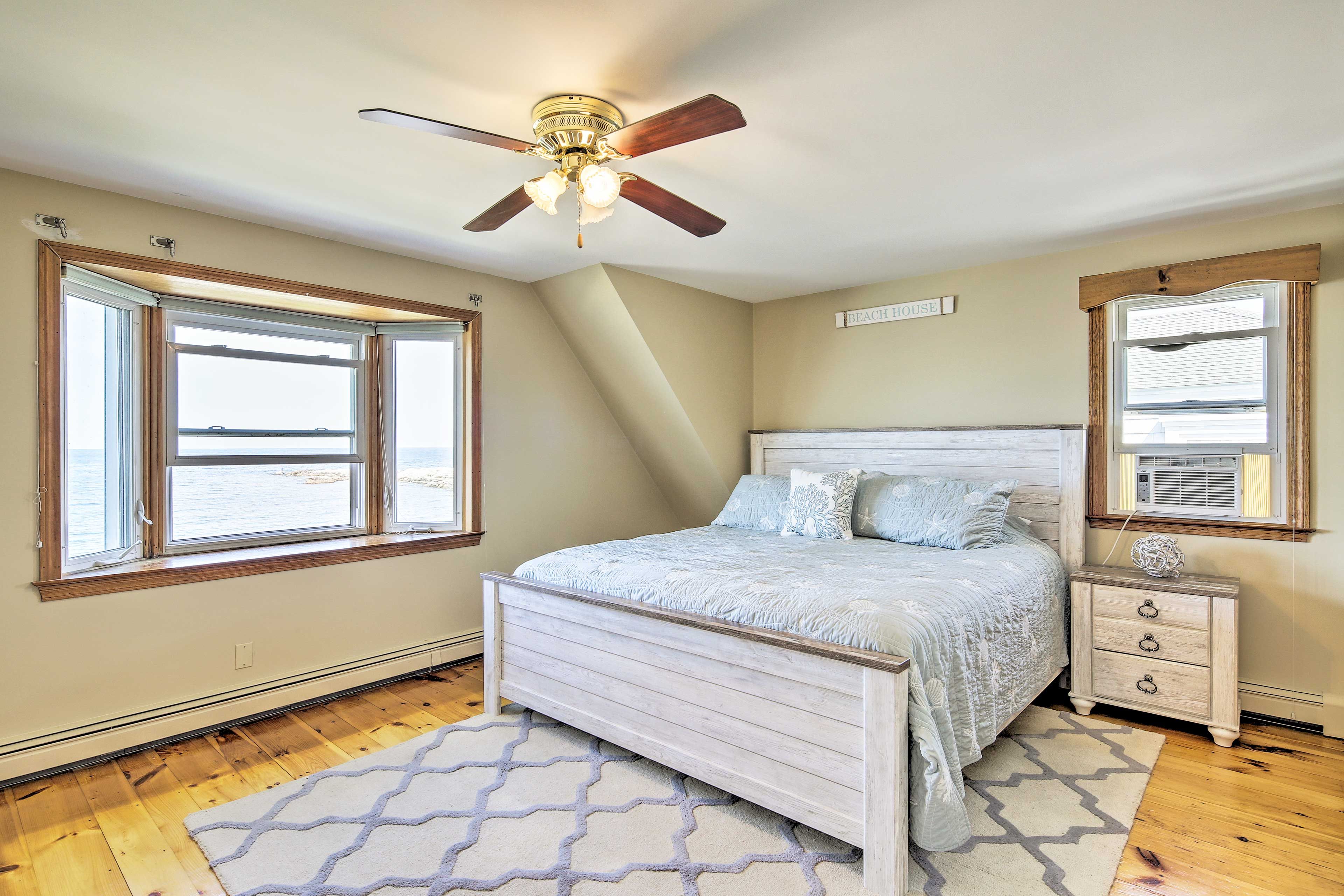 Bedroom 1 | King Bed