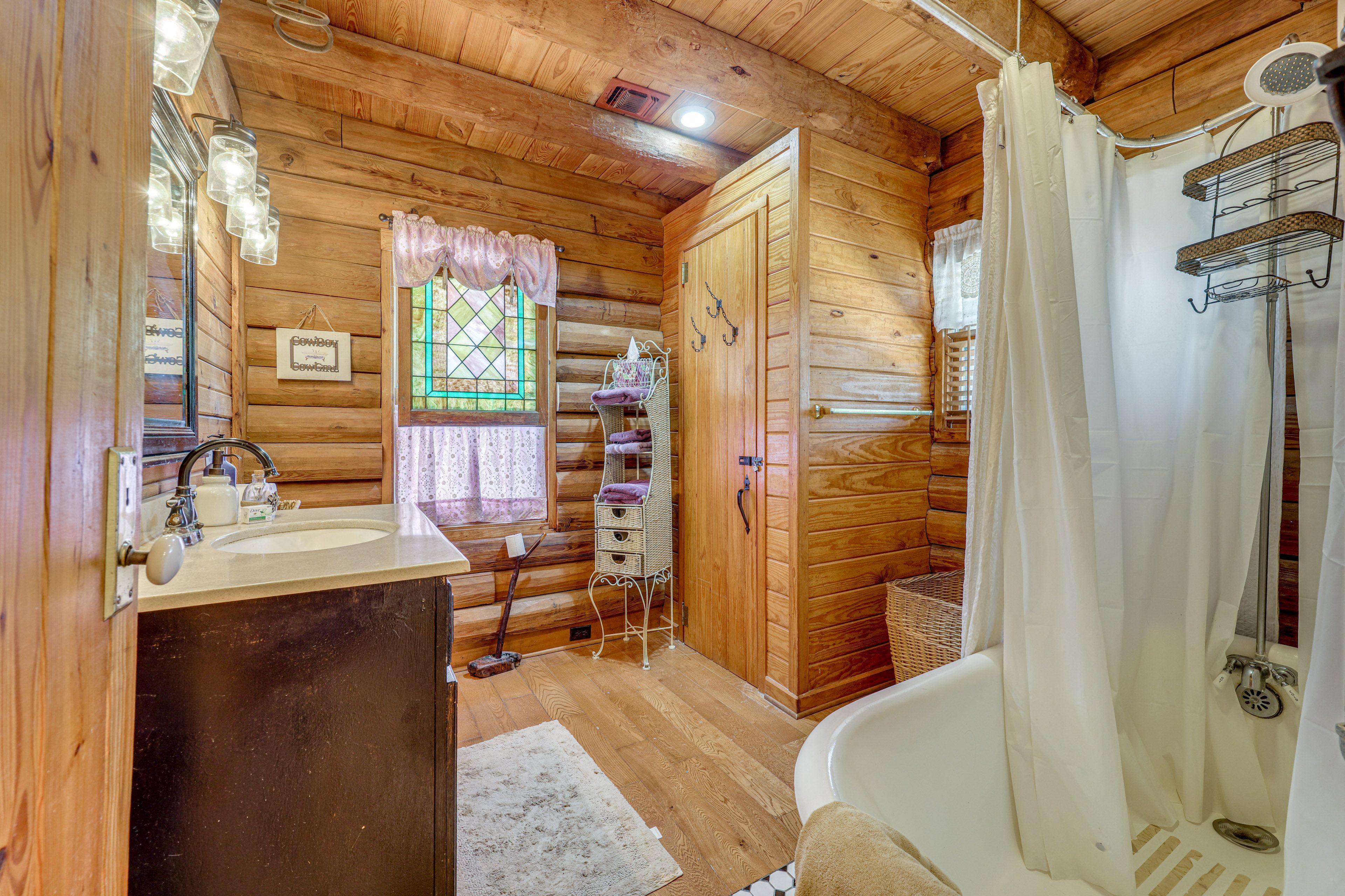 Bathroom | 1st Floor