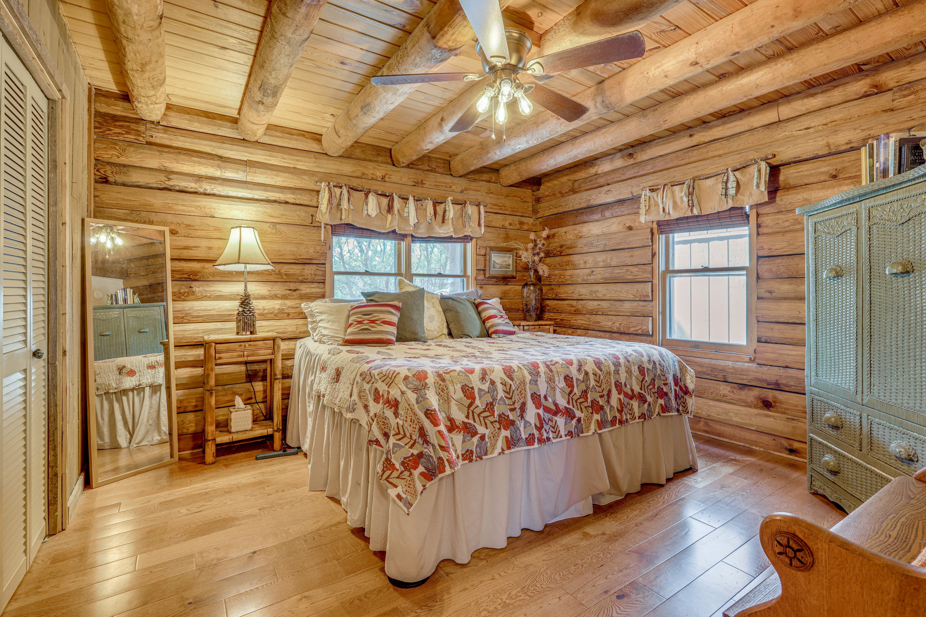 Bedroom 2 | King Bed | 1st Floor